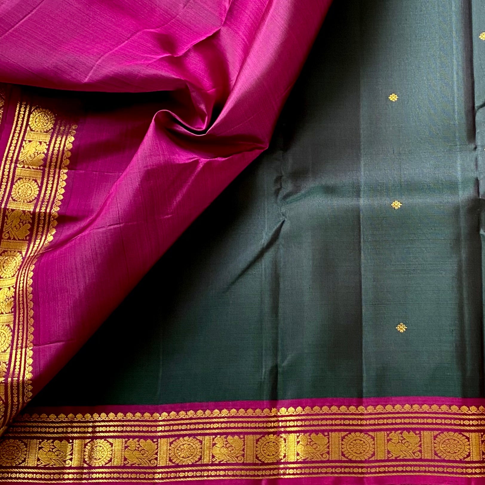 Traditional elegance Dual shaded the bottle green with magenta Kanjeevaram silk