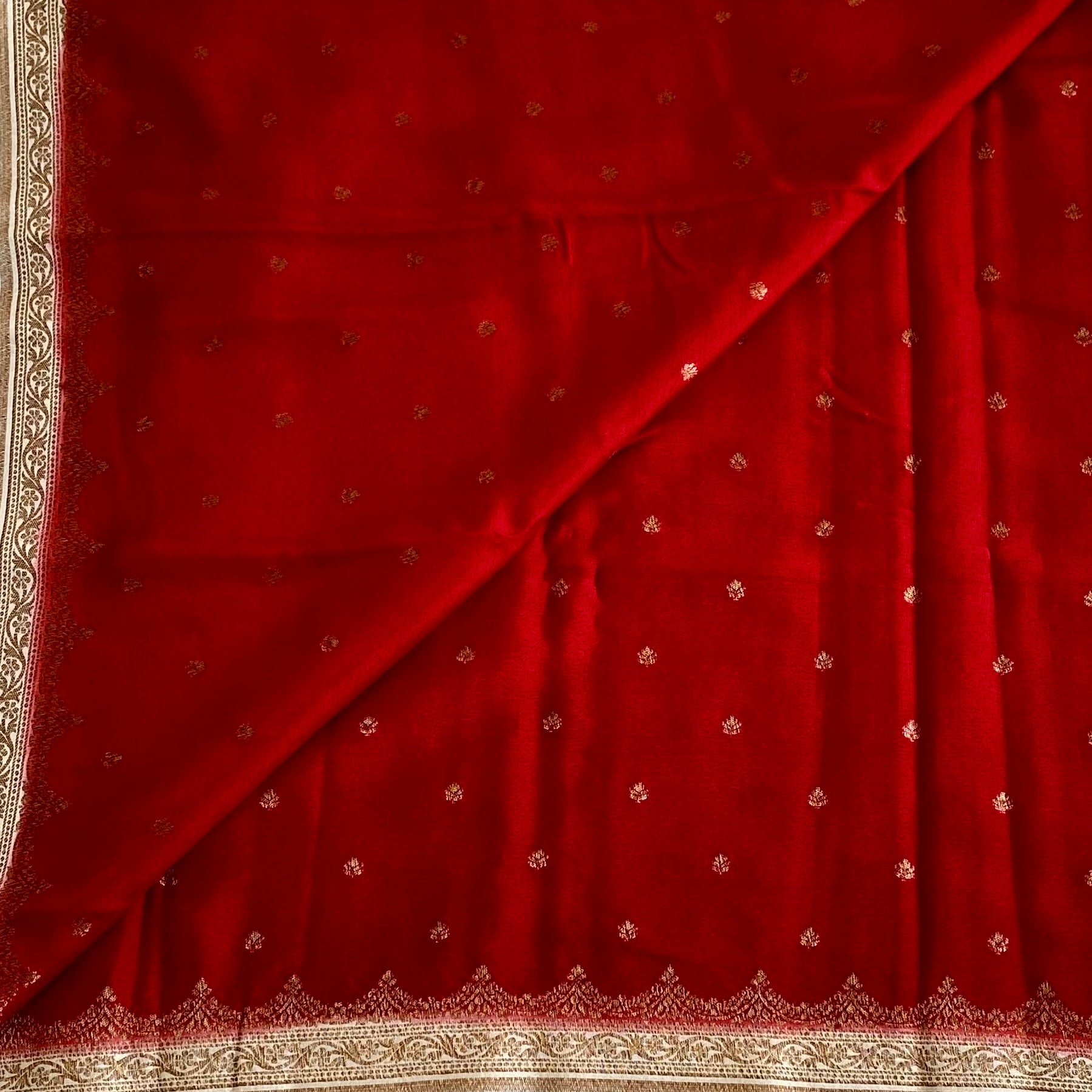 Crimson Red Banarasi Crepe Silk Saree With Ivory Pallu