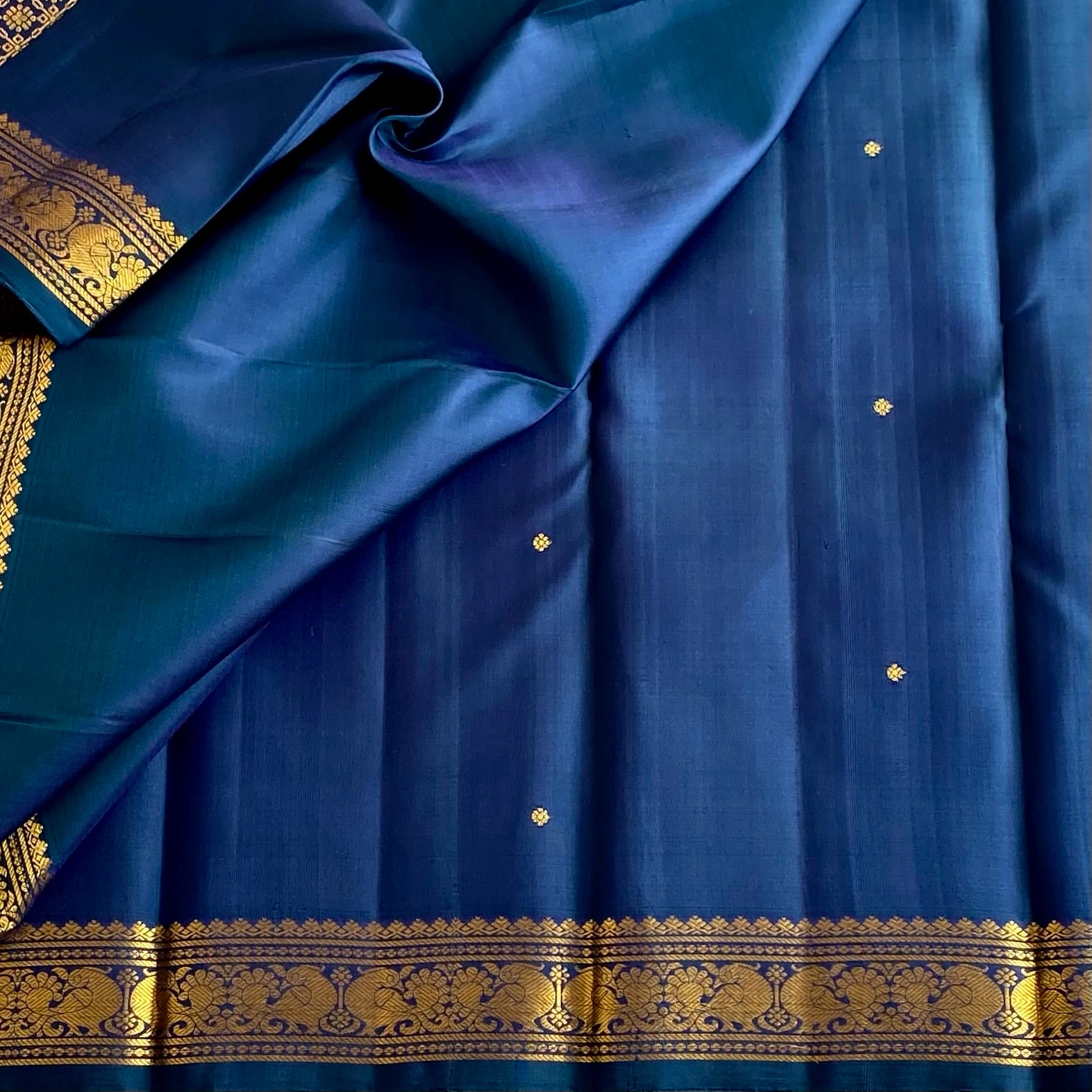 Stunner Peacock Blue Kanjeevaram Pure Zari Silk Saree With Antique Gold Border
