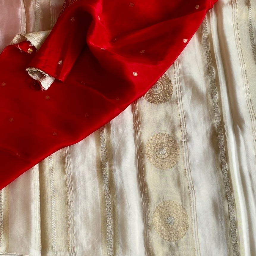 Ivory Cream Soft Crepe Designer Silk Saree With Red Blouse
