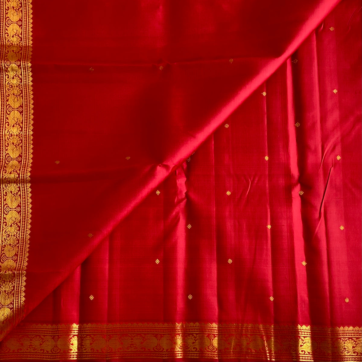 Scarlet Red Kanjeevaram Pure Zari Silk Saree With Metallic Gold Border
