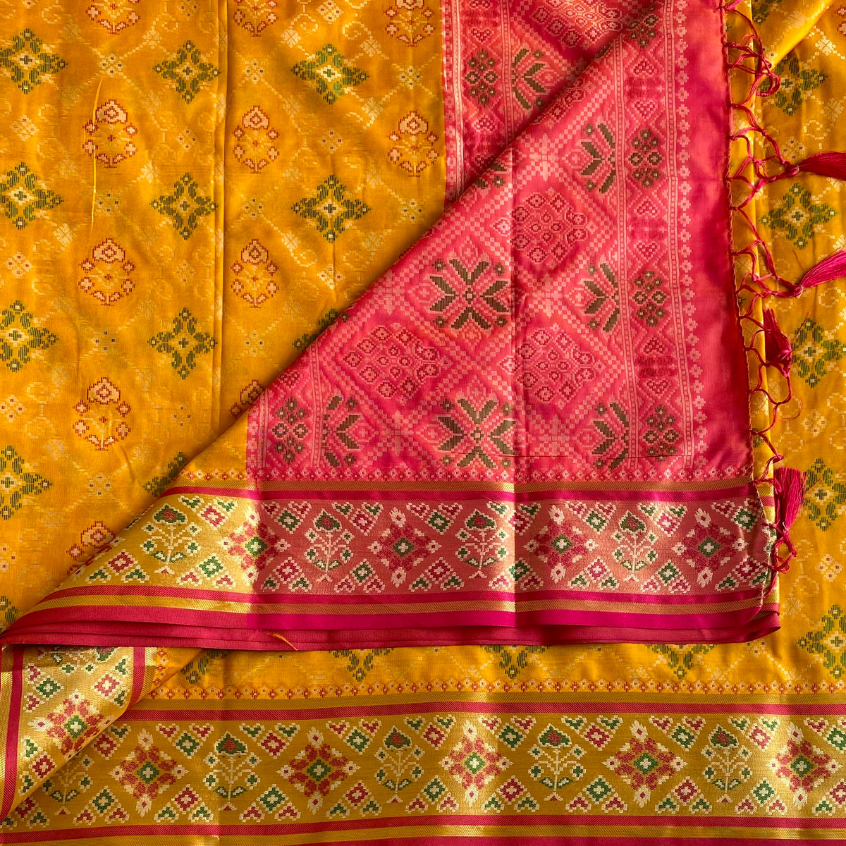 Mustard Yellow Soft Tussar Silk Saree With Rani Pink Diamond Pallu