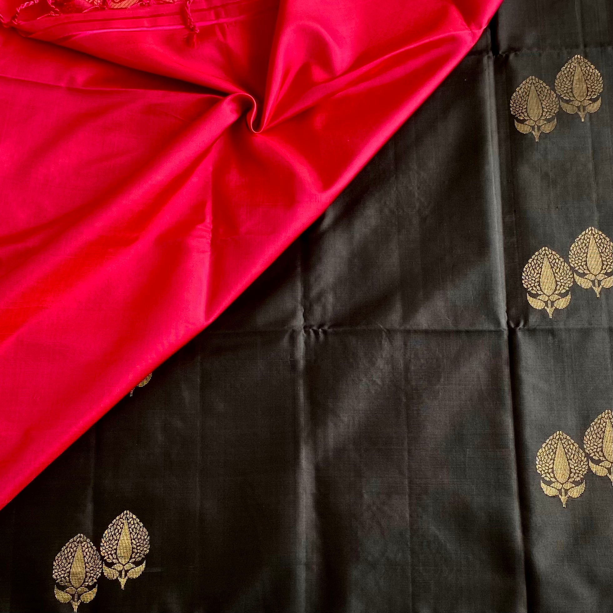 Jet Black Designer Pure Silk Saree With Pinkish Red Pallu