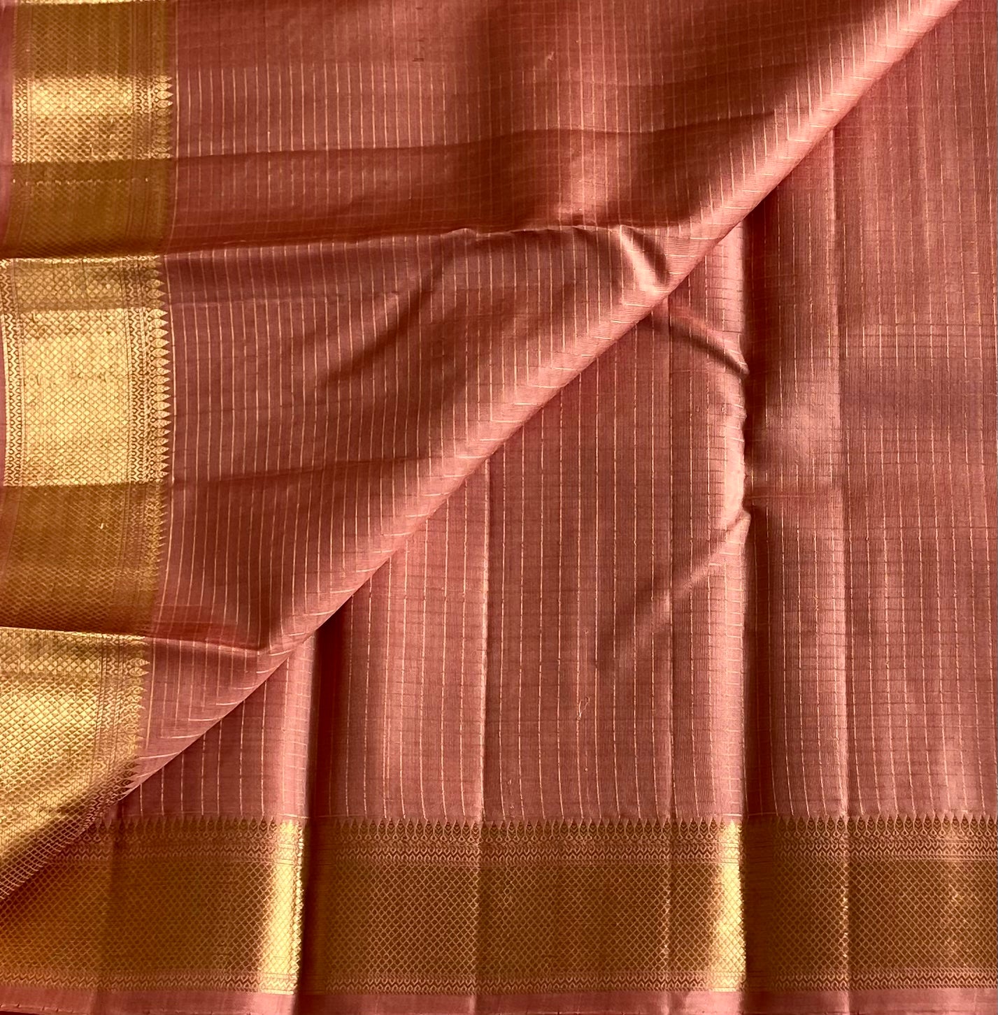 Dusty Rose Woven Saree Gold Brocade Border Lattice Motif Traditional