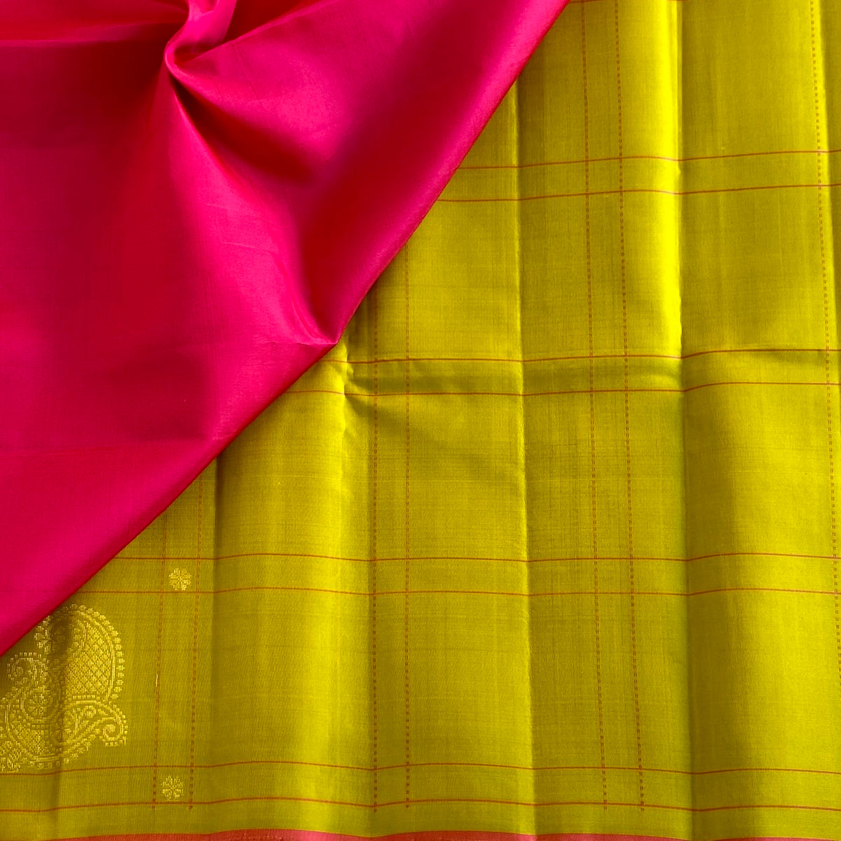 Lime Green Checkered Designer Pure Silk Saree With Rani Pink Pallu