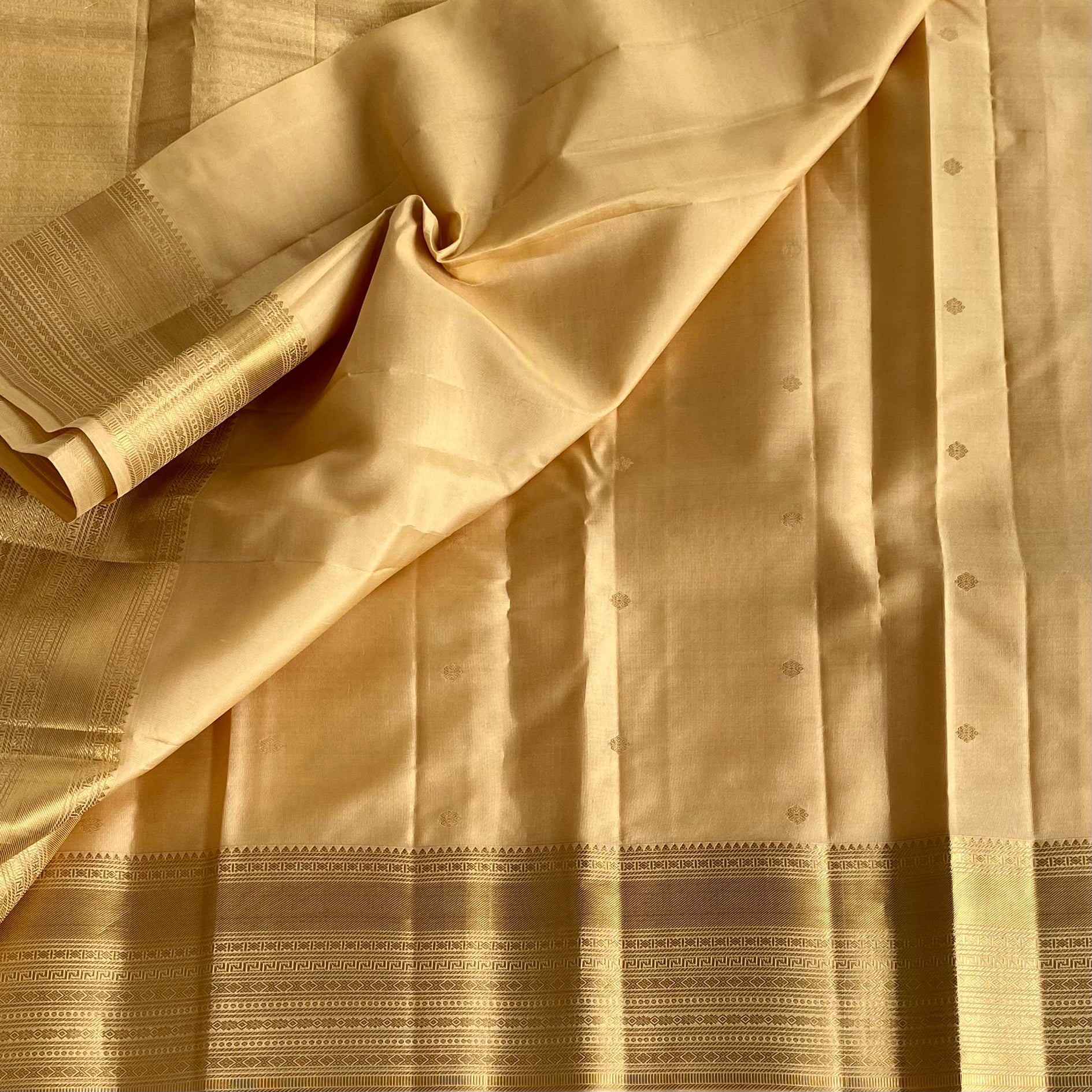 Antique Gold Designer Pure Silk Saree With Champagne Pallu