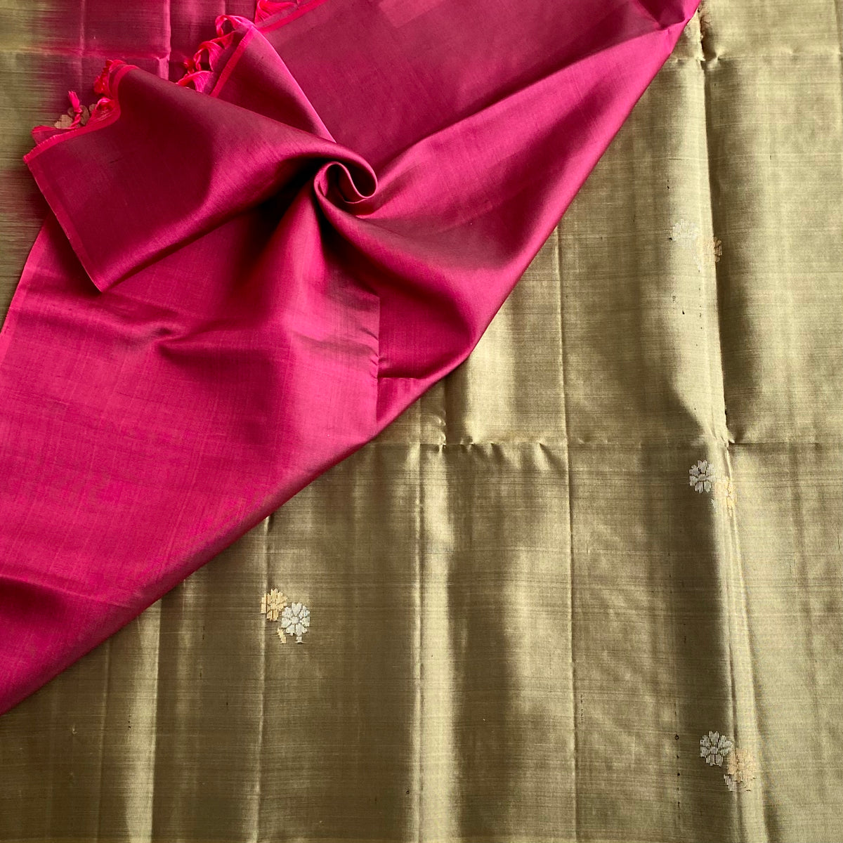 Metallic Olive Green Designer Pure Silk Saree With Rani Pink Pallu
