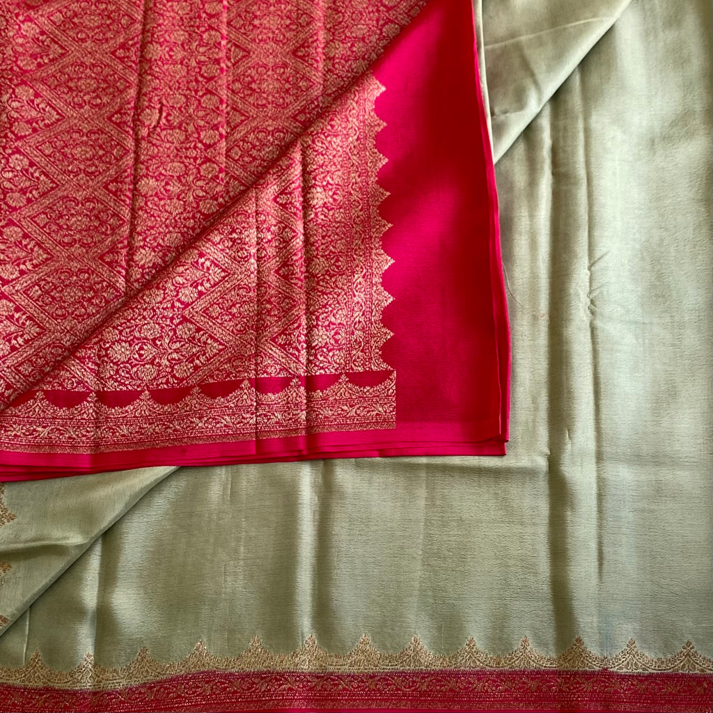 Banarasi Crepe Silk Sage Green Saree With Rani Pink Pallu
