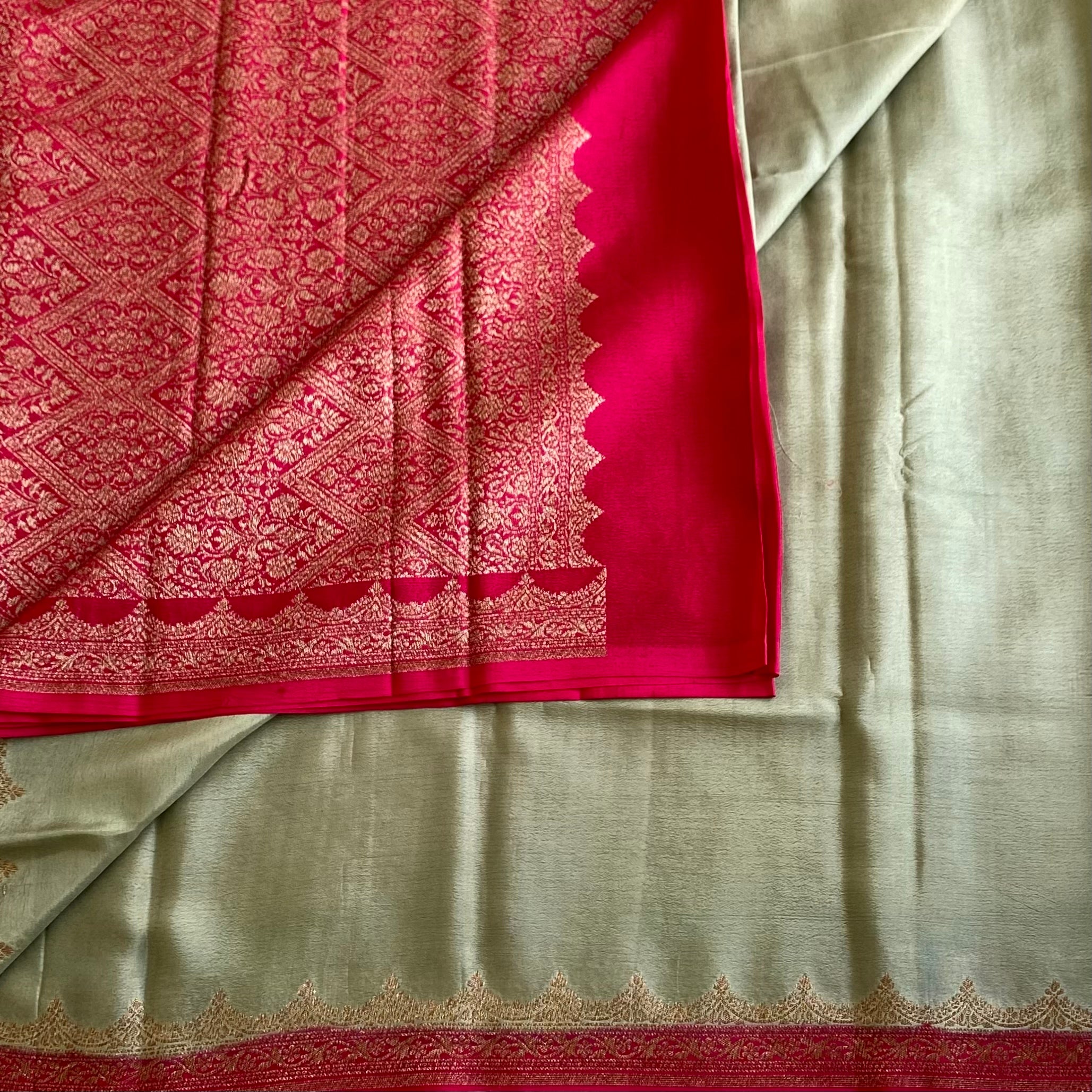Banarasi Crepe Silk Sage Green Saree With Rani Pink Pallu
