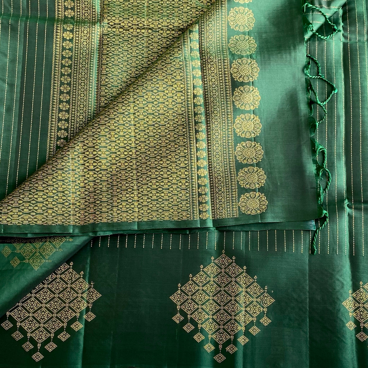 Deep Emerald Green Designer Pure Silk Saree With Antique Gold Pallu