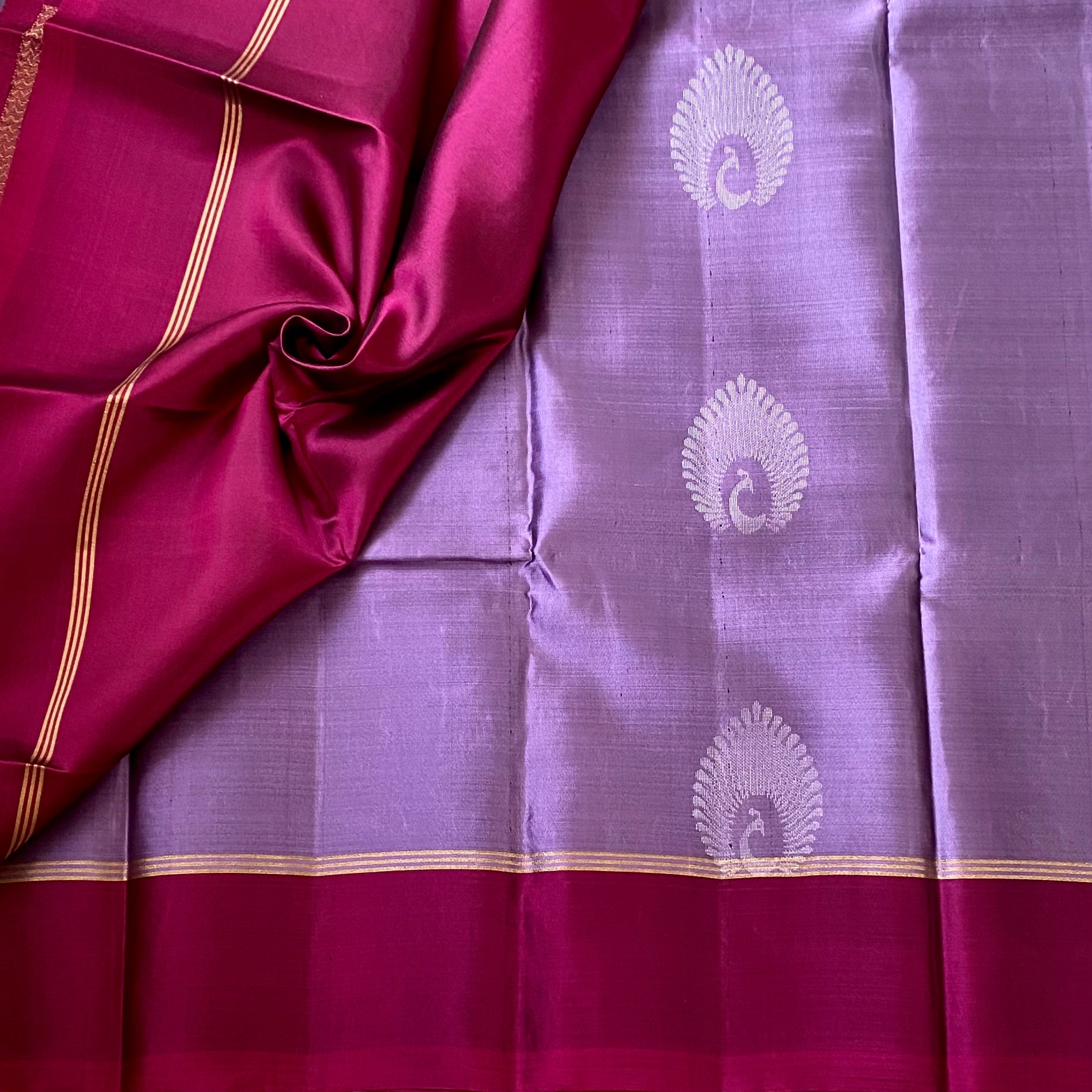 Lavender Magenta Silk Saree Gold Zari Paisley Traditional Weave Elegant