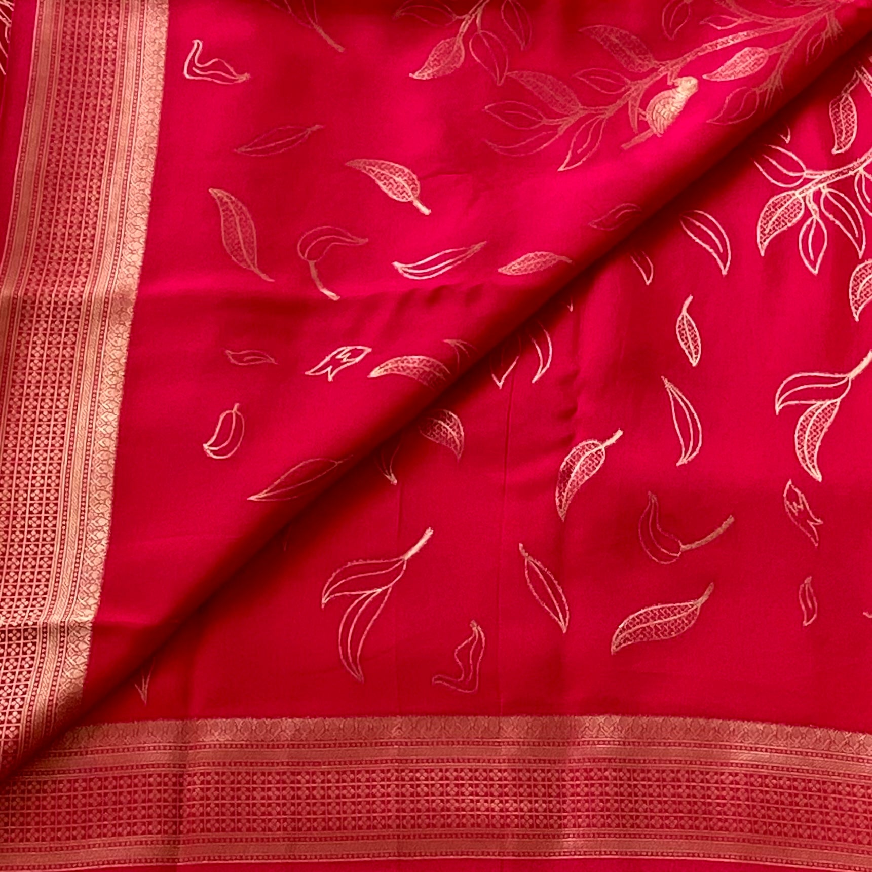 Scarlet Silk Saree Gold Bird Leaf Woven Pallu Border Elegant Traditional