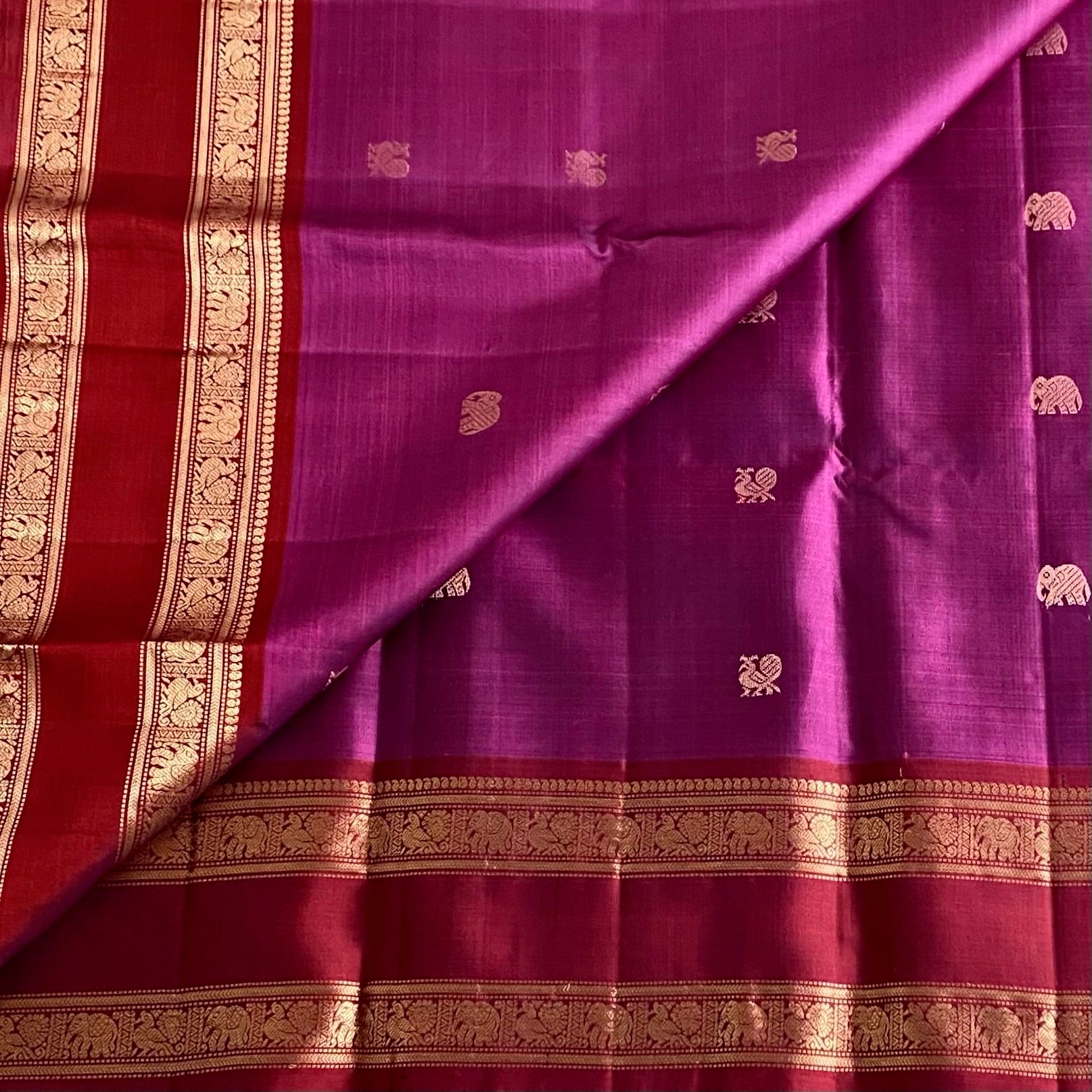 Grape Magenta Designer Pure Silk Saree With Maroon Pallu And Zari