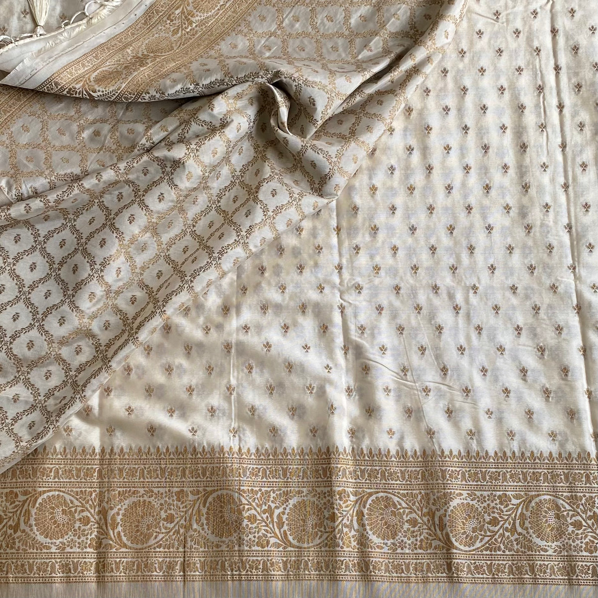 Ivory Soft Crepe Silk Saree With Earthy Brown Pallu