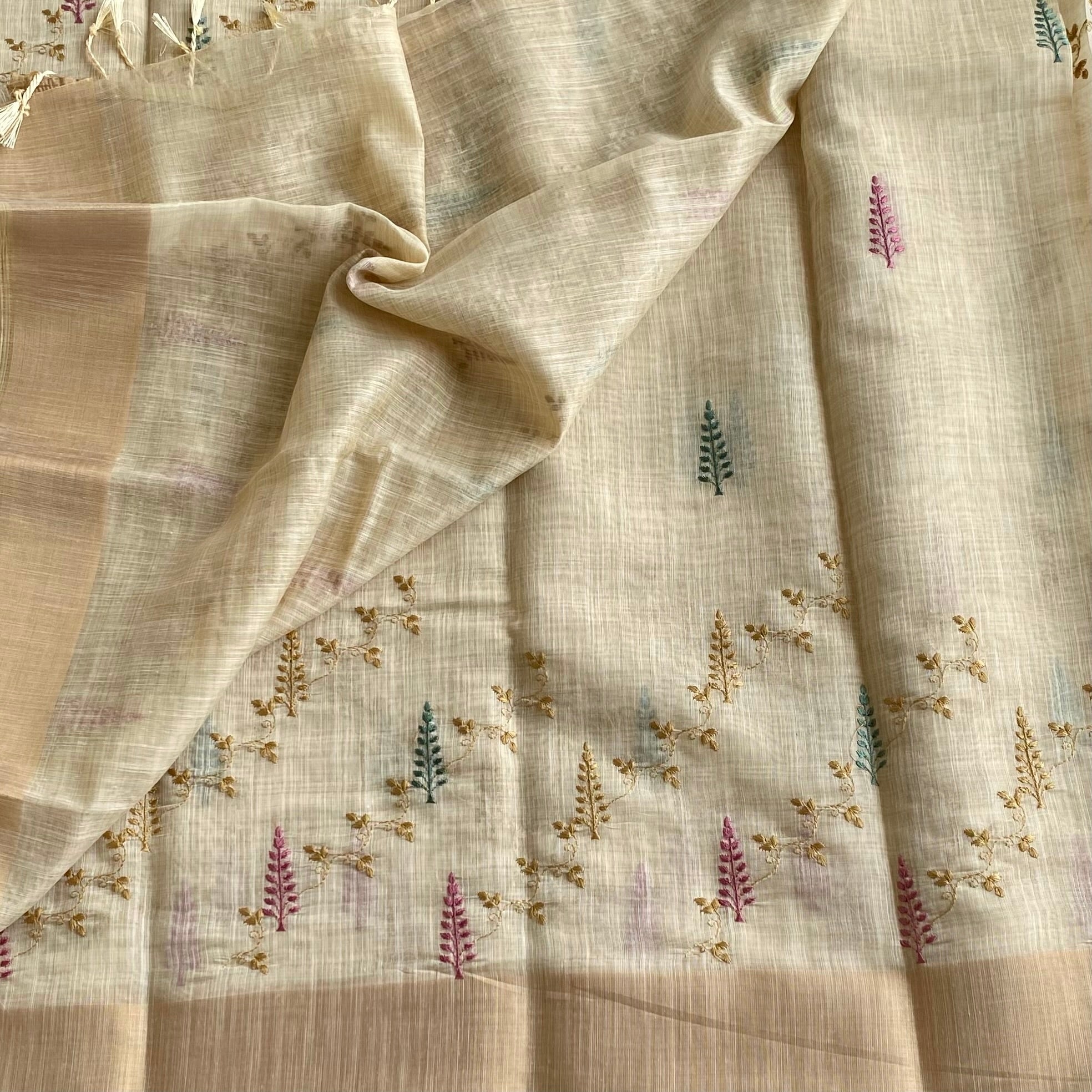 Elegant Warm Cream Saree Gold Sprig Motifs Metallic Gold Border Lightweight