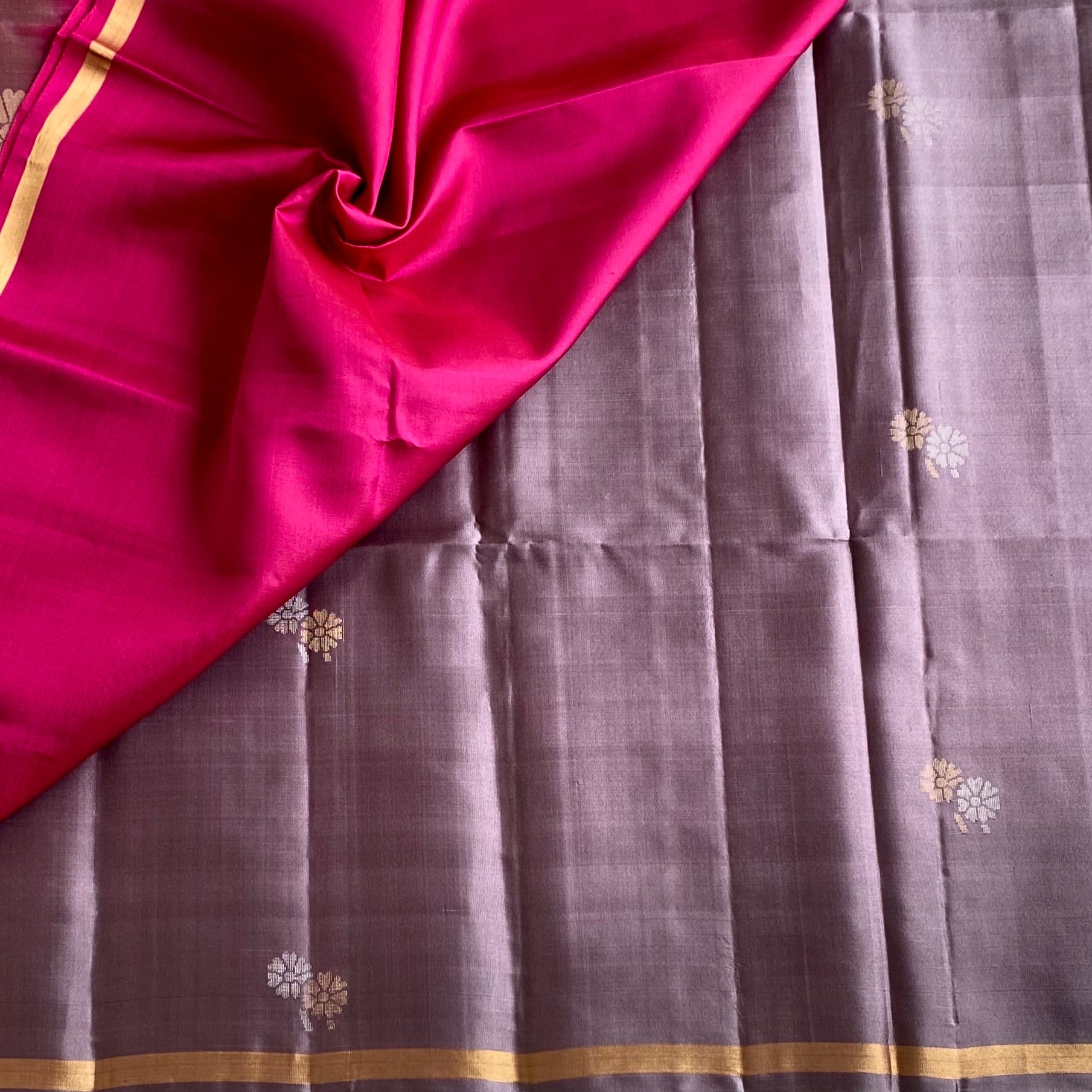 Dusty Greyish Mauve Designer Pure Silk Saree With Rani Pink Pallu