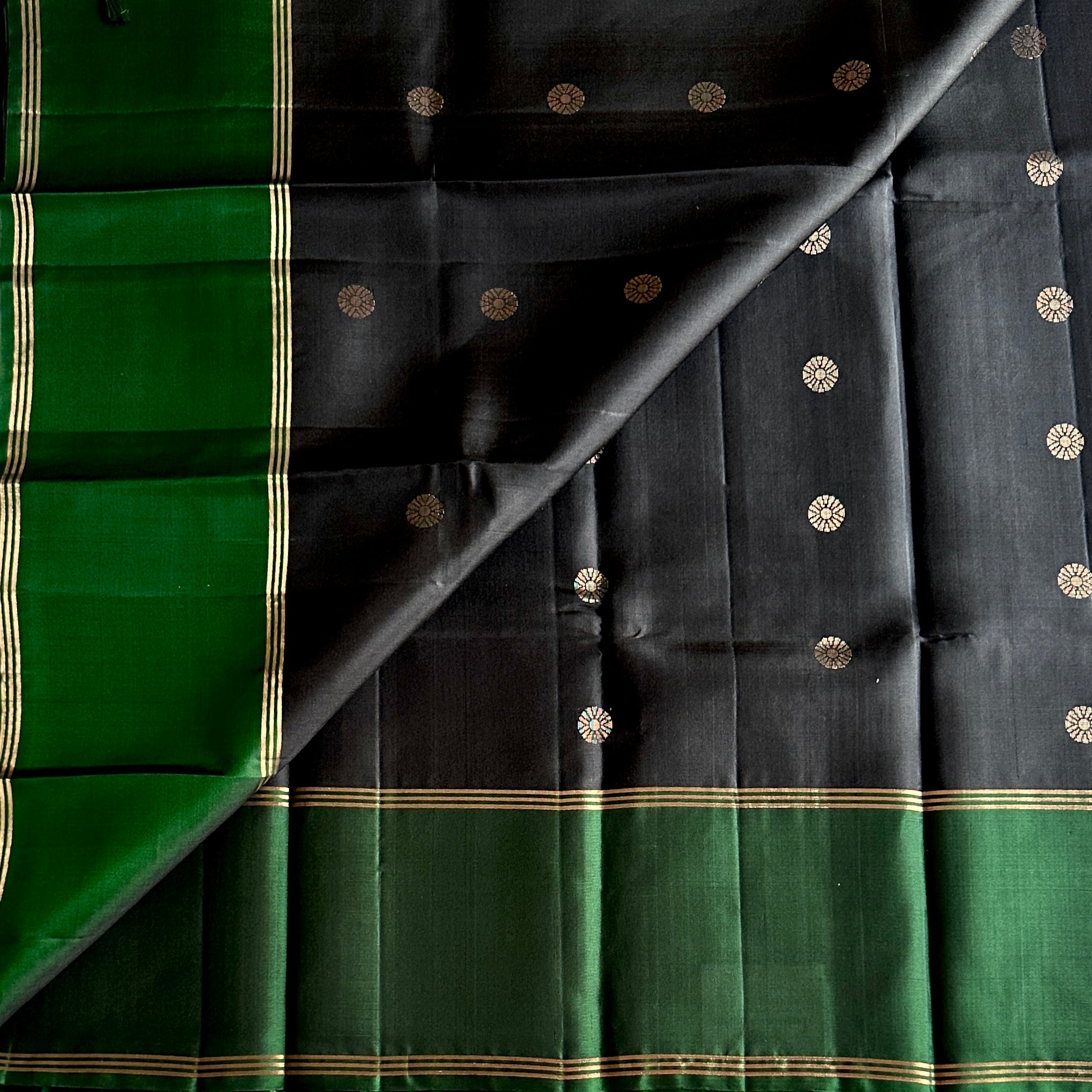 Emerald Green Silk Saree Navy Pallu Gold Zari Border Traditional