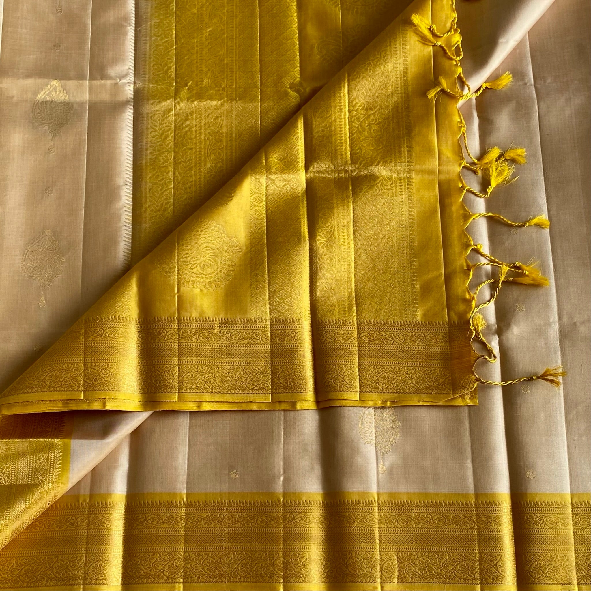 Champagne Beige Designer Pure Silk with Stunning Golden Yellow Contrast Pallu