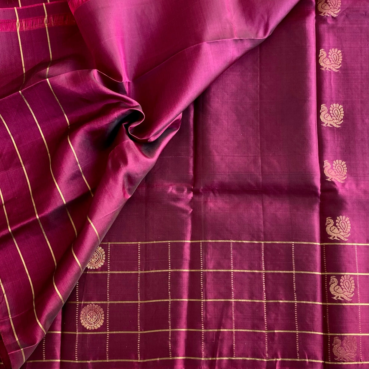 Deep Magenta Designer Pure Silk Saree With Gold Zari Pallu