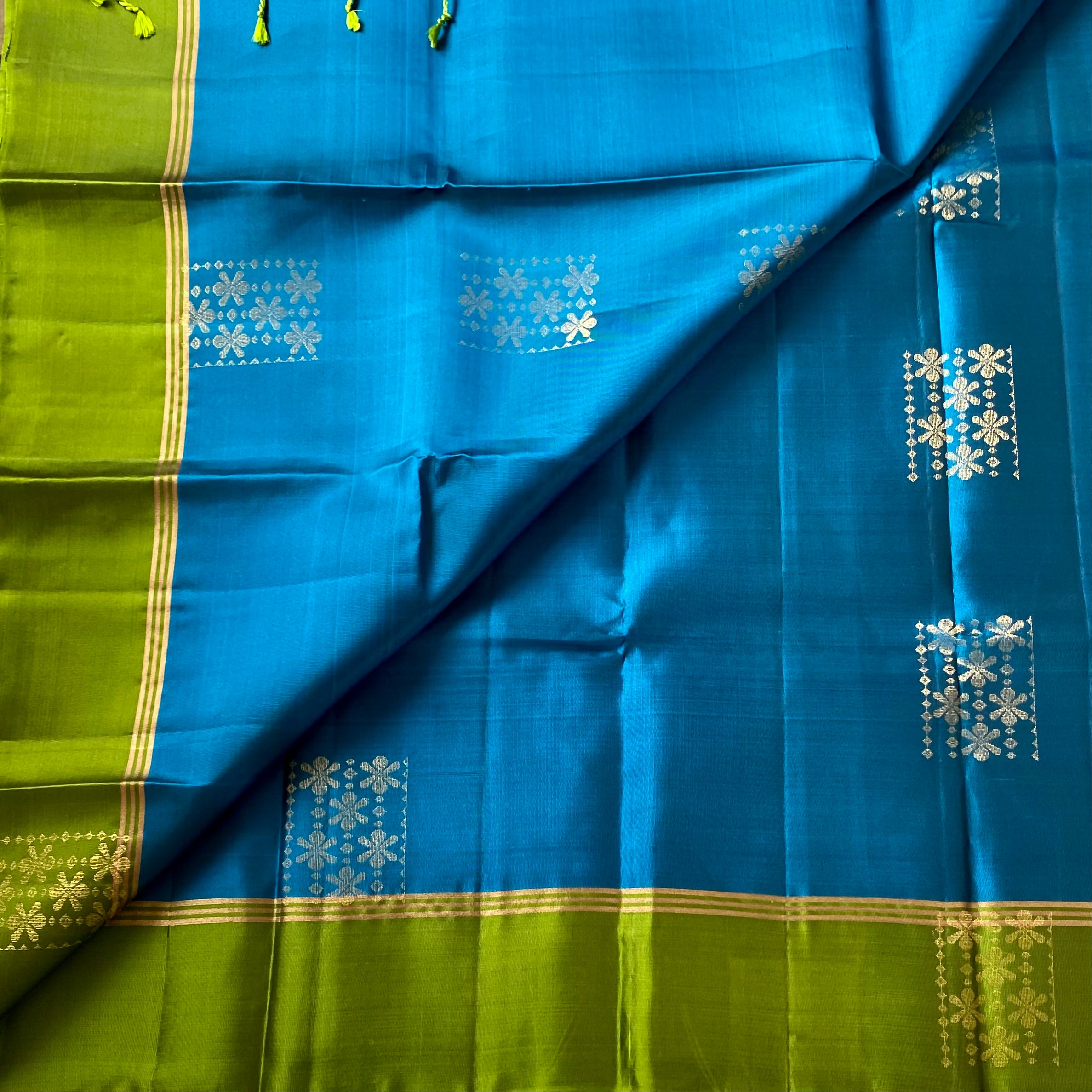 Lovely Teal blue with metallic olive Handloom lightweight pure silk stunner