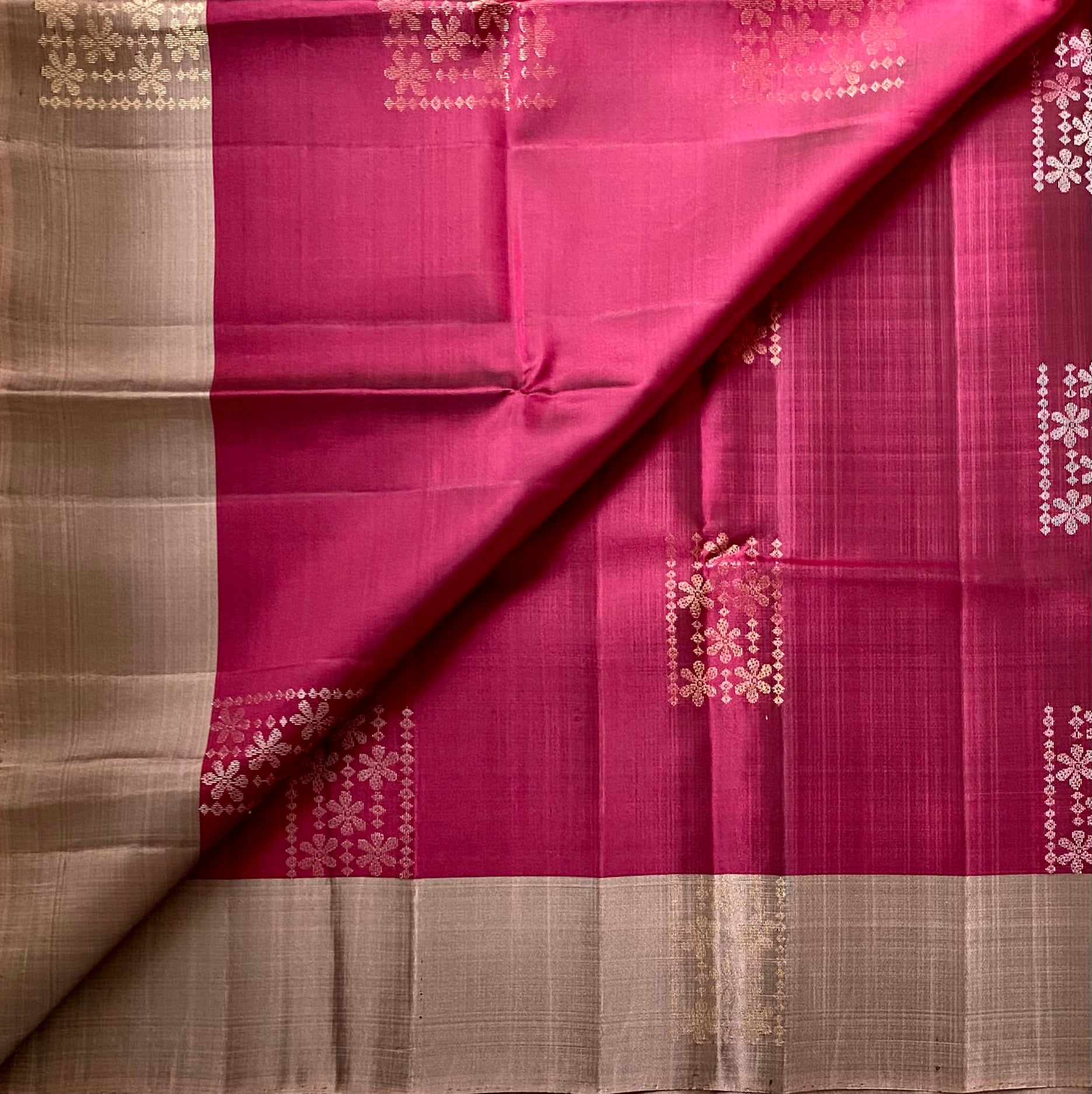 Deep Magenta Silk Saree Dusty Rose Pallu Floral Zari Border