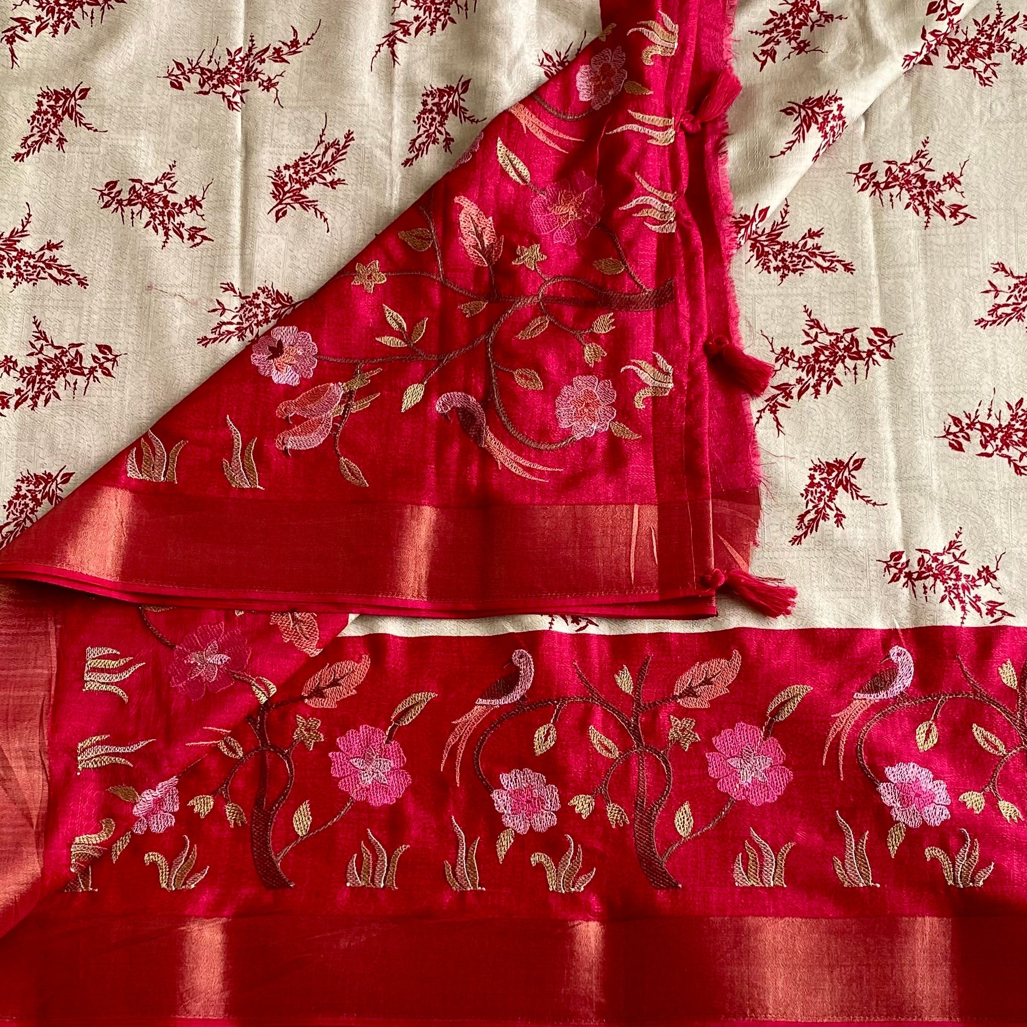 Ivory Soft Tussar Silk Saree With Rani Pink Pallu Gold Zari Border
