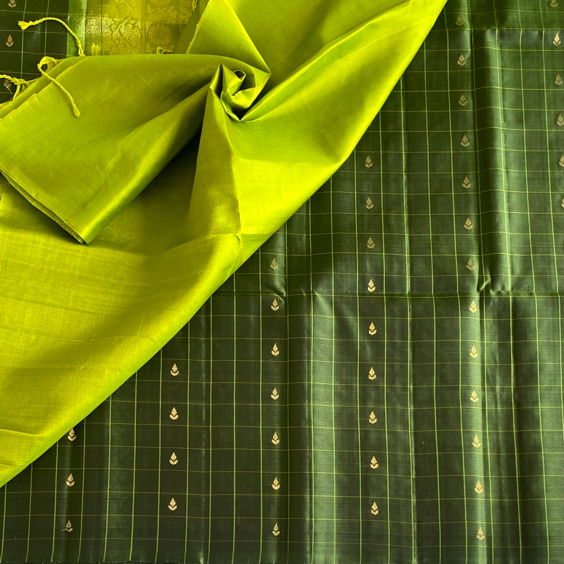 Bottle Green Designer Pure Silk Saree With Lime Green Pallu