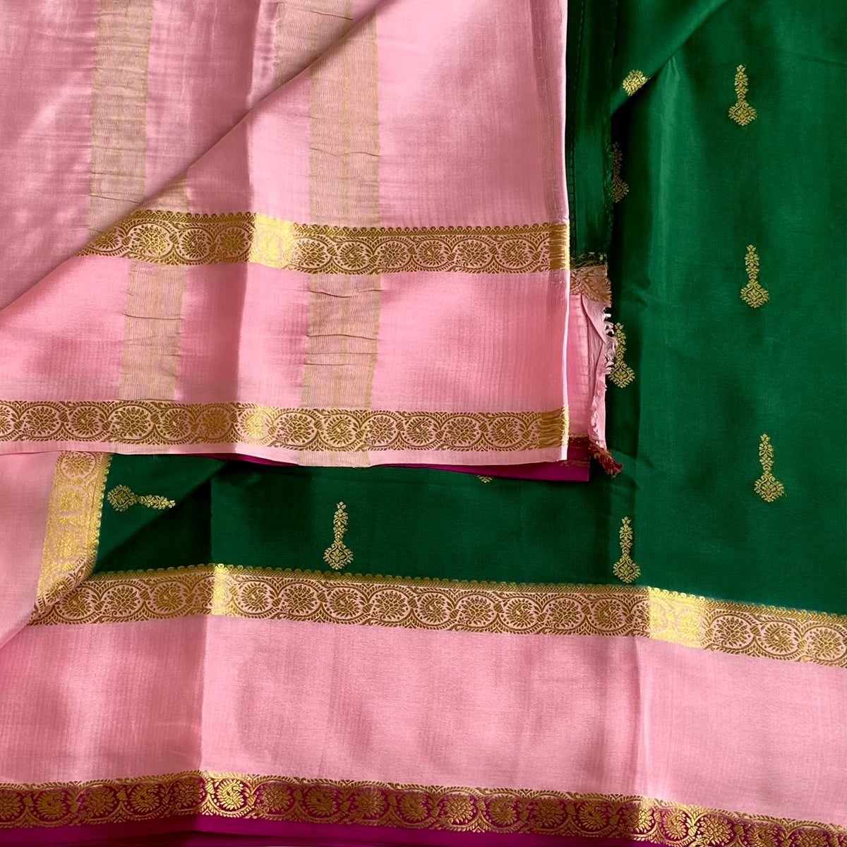 Emerald Green Mysore Crepe Silk Saree With Pastel Pink Pallu