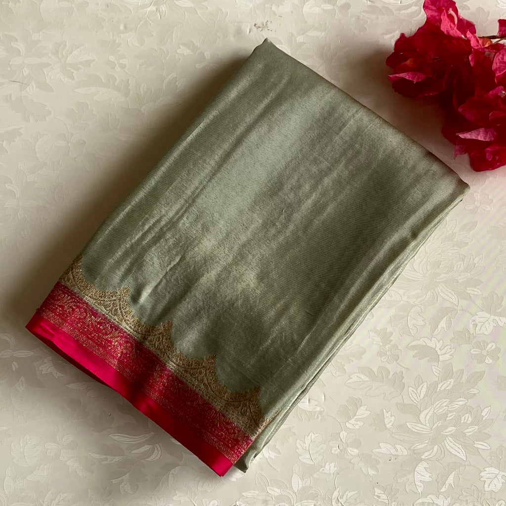 Banarasi Crepe Silk Sage Green Saree With Rani Pink Pallu