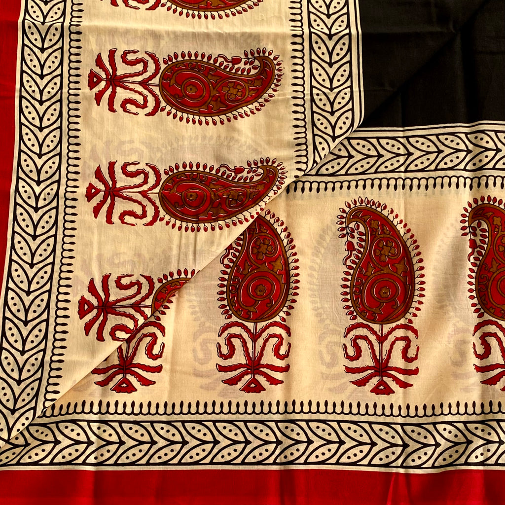Cream Beige Cotton Saree Crimson Paisley Black Pallu Leaf Border