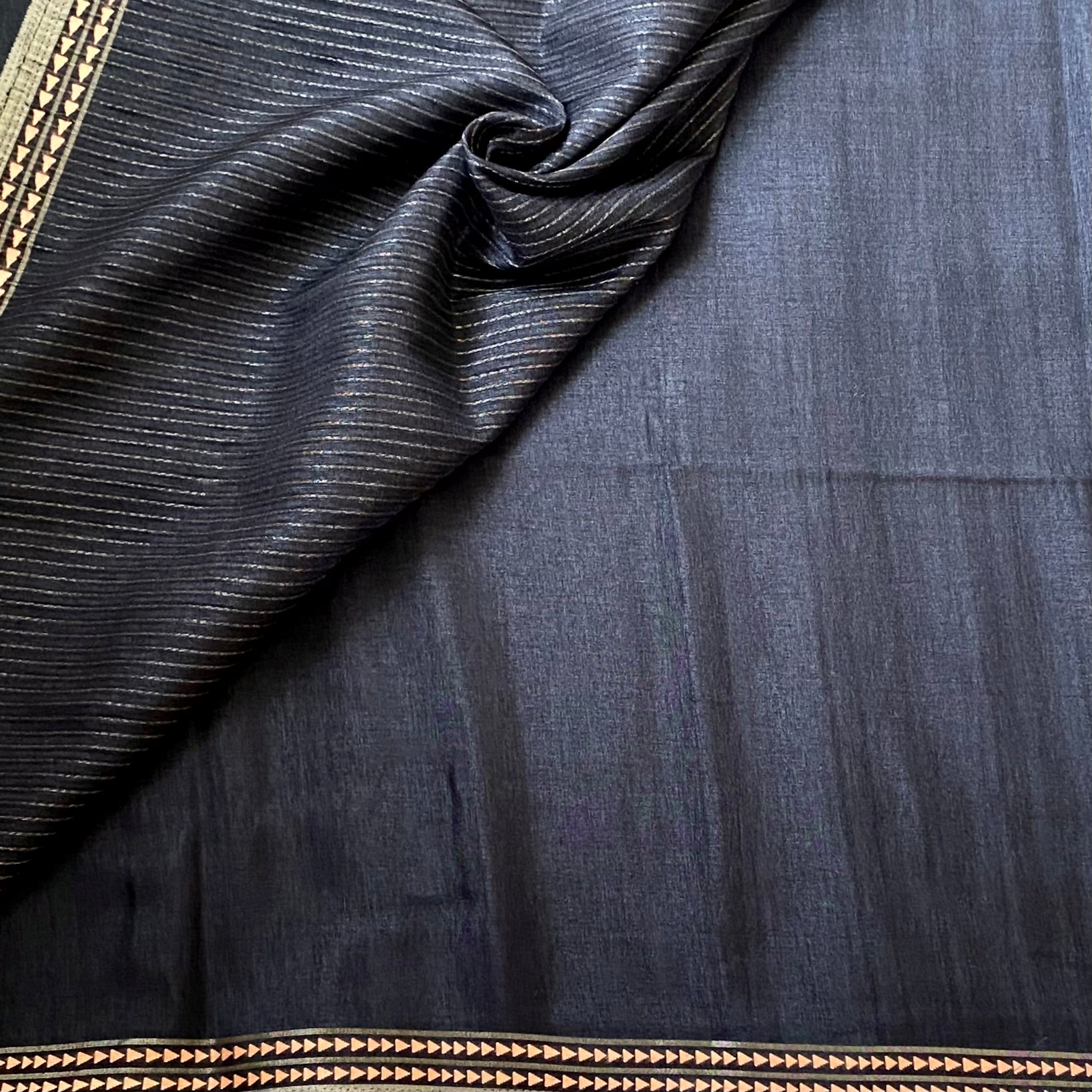 Charcoal Gold Border Handloom Saree Elegant Striped Pallu Traditional Occasion