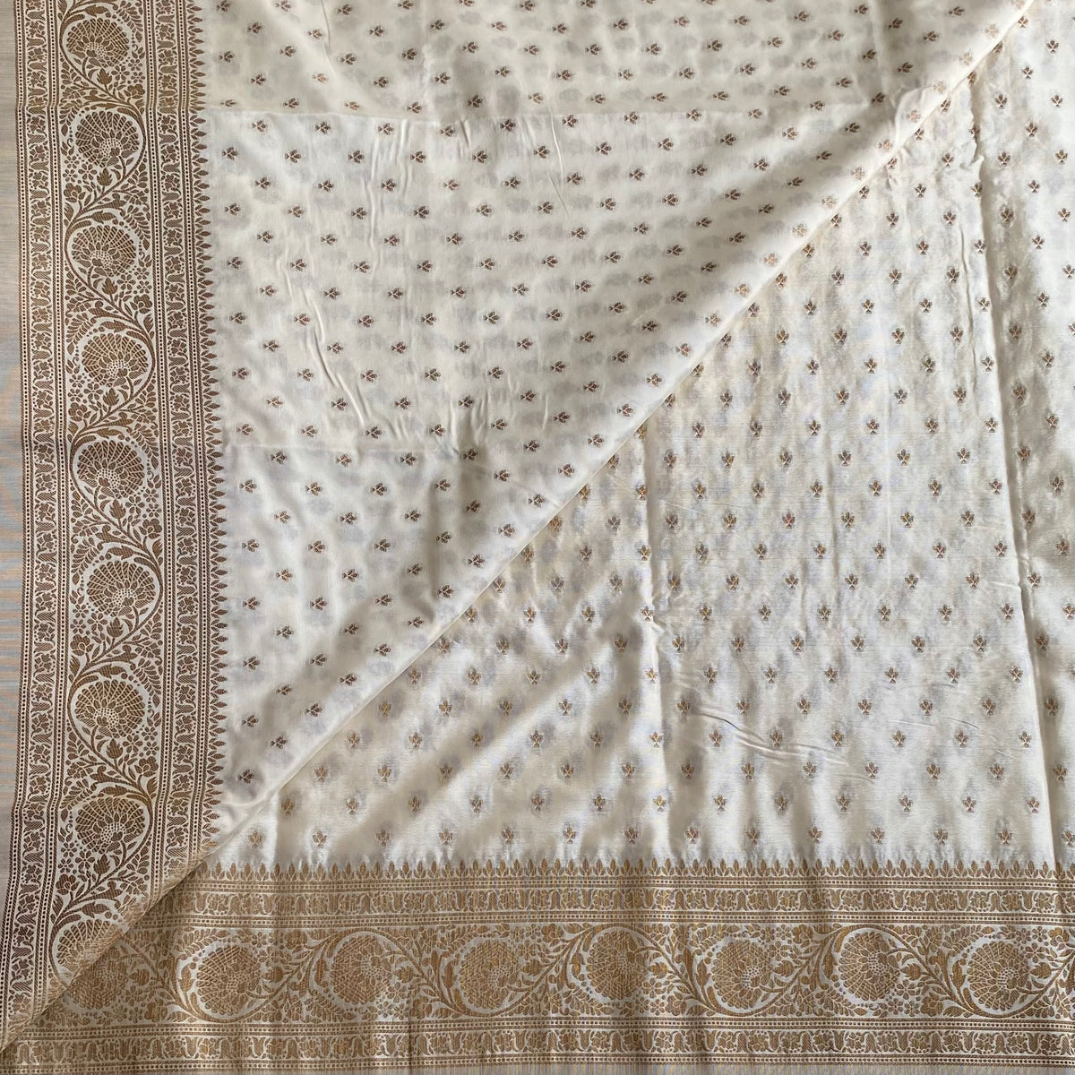 Ivory Soft Crepe Silk Saree With Earthy Brown Pallu