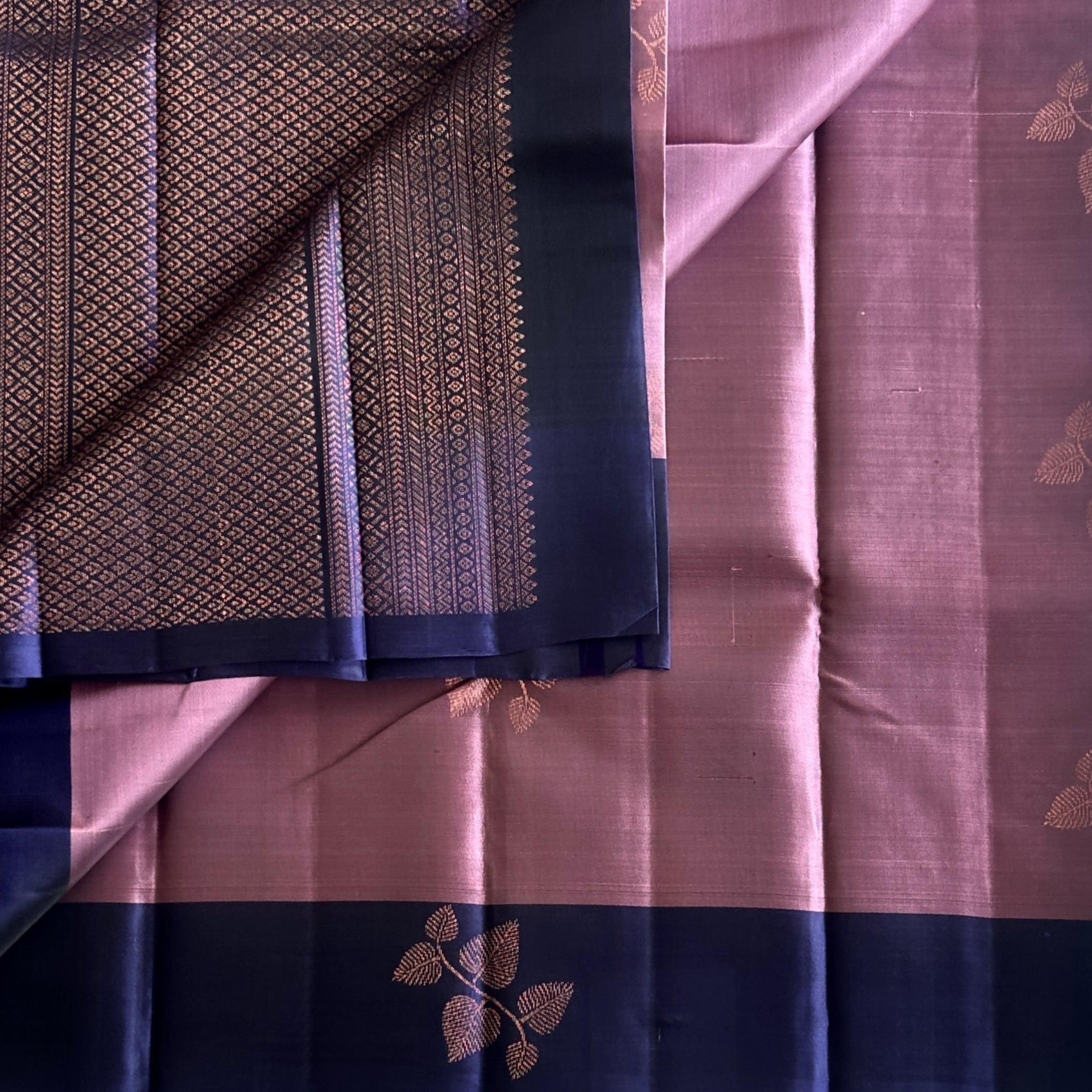 Mauve Metallic Shade lightweight pure silk with Indigo Pallu Copper Zari Diamond Motif