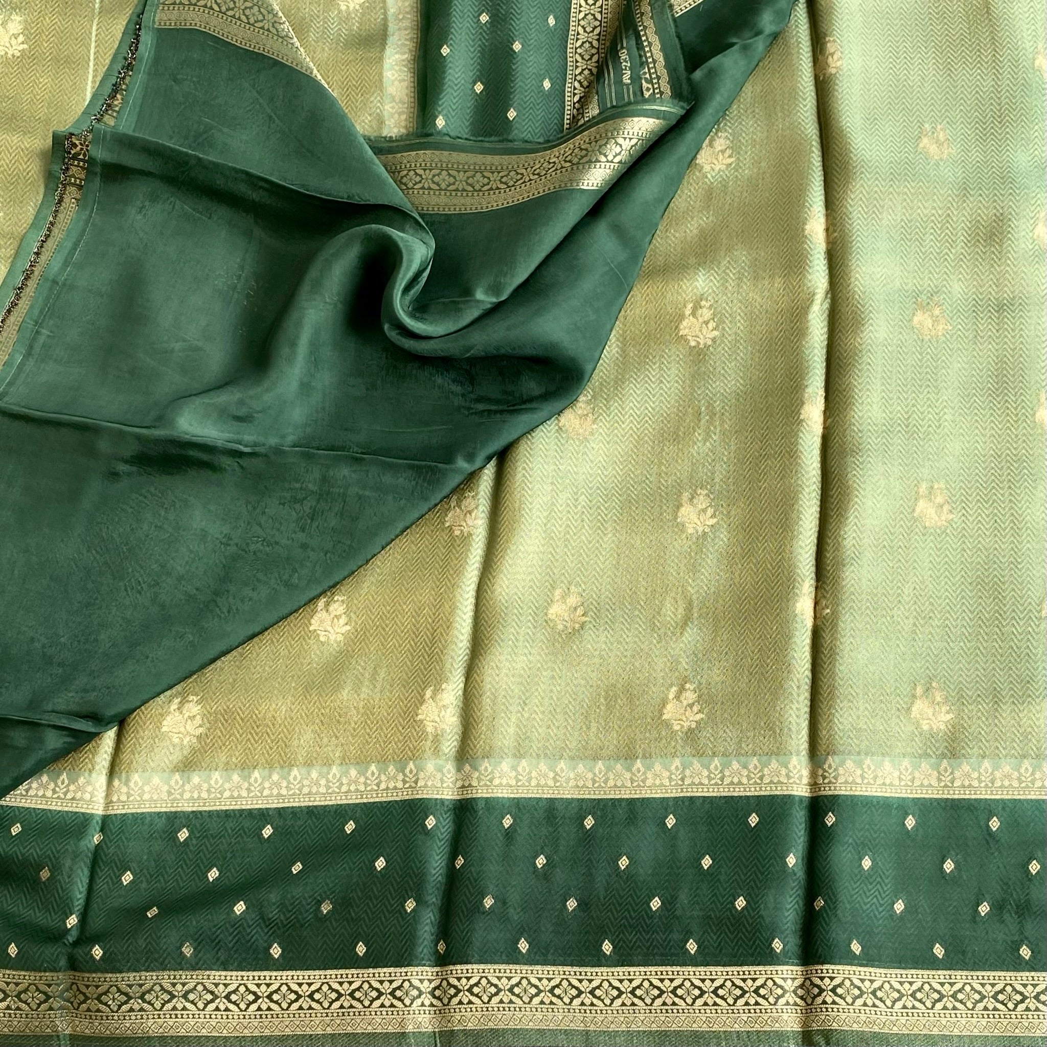 Mint Dual shaded Green Soft Crepe Silk Saree With Emerald Green Pallu