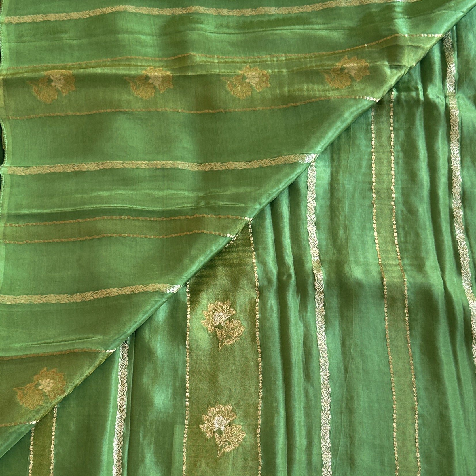 Emerald Green Silk Saree Gold Brocade Leaf Motif Floral Border