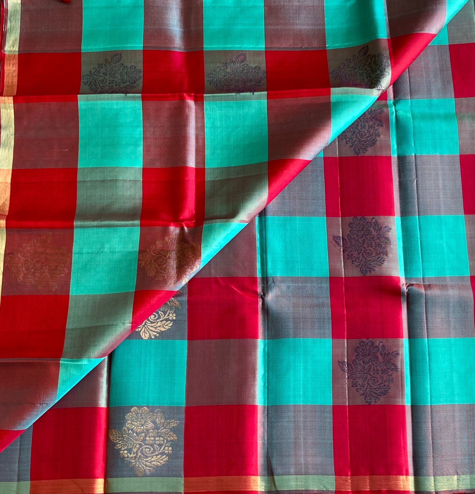 Magenta Turquoise Checked Silk Saree With Gold Jaal Pallu Traditional