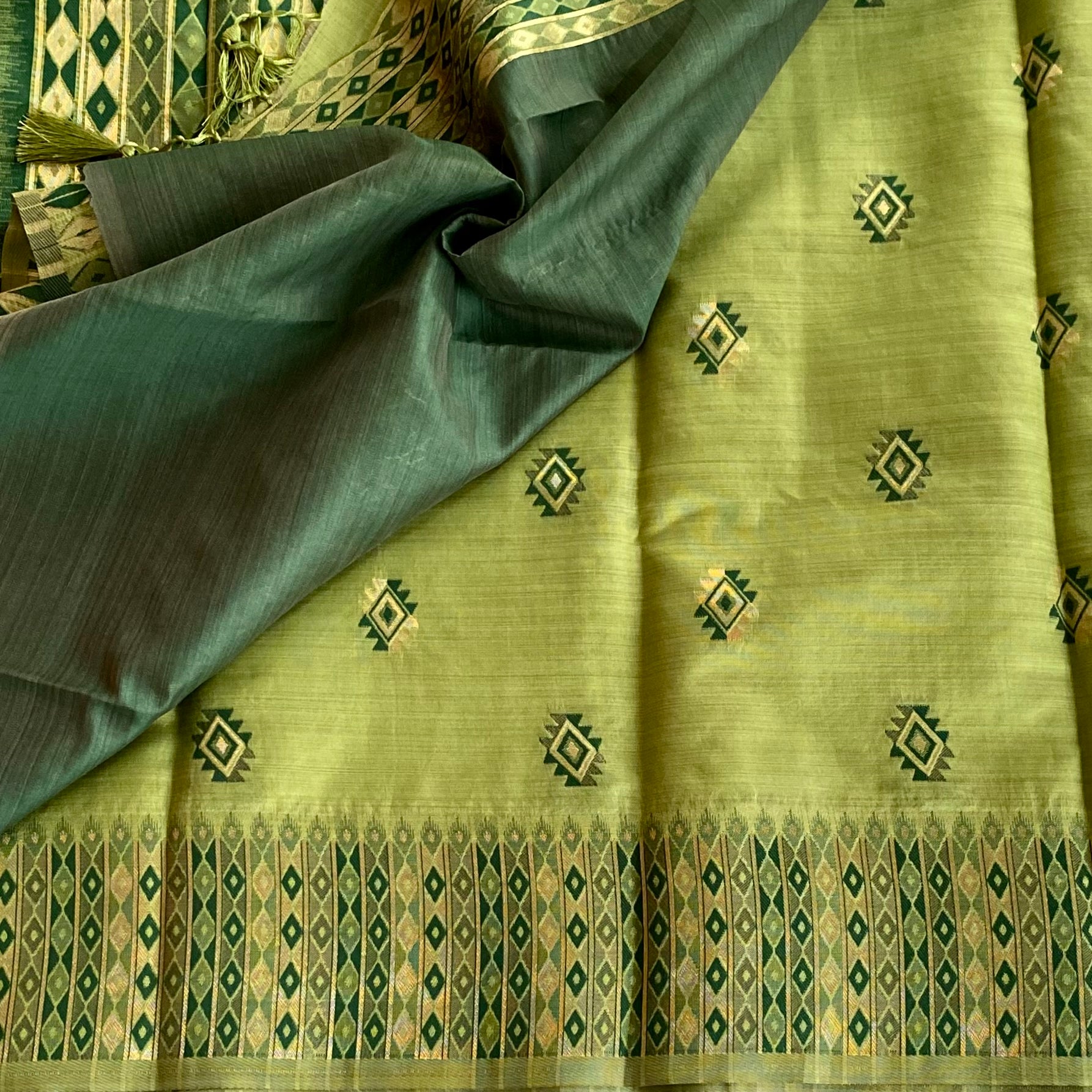 Lime Green Silk Saree Gold Chevron Pallu Tassel Border Traditional
