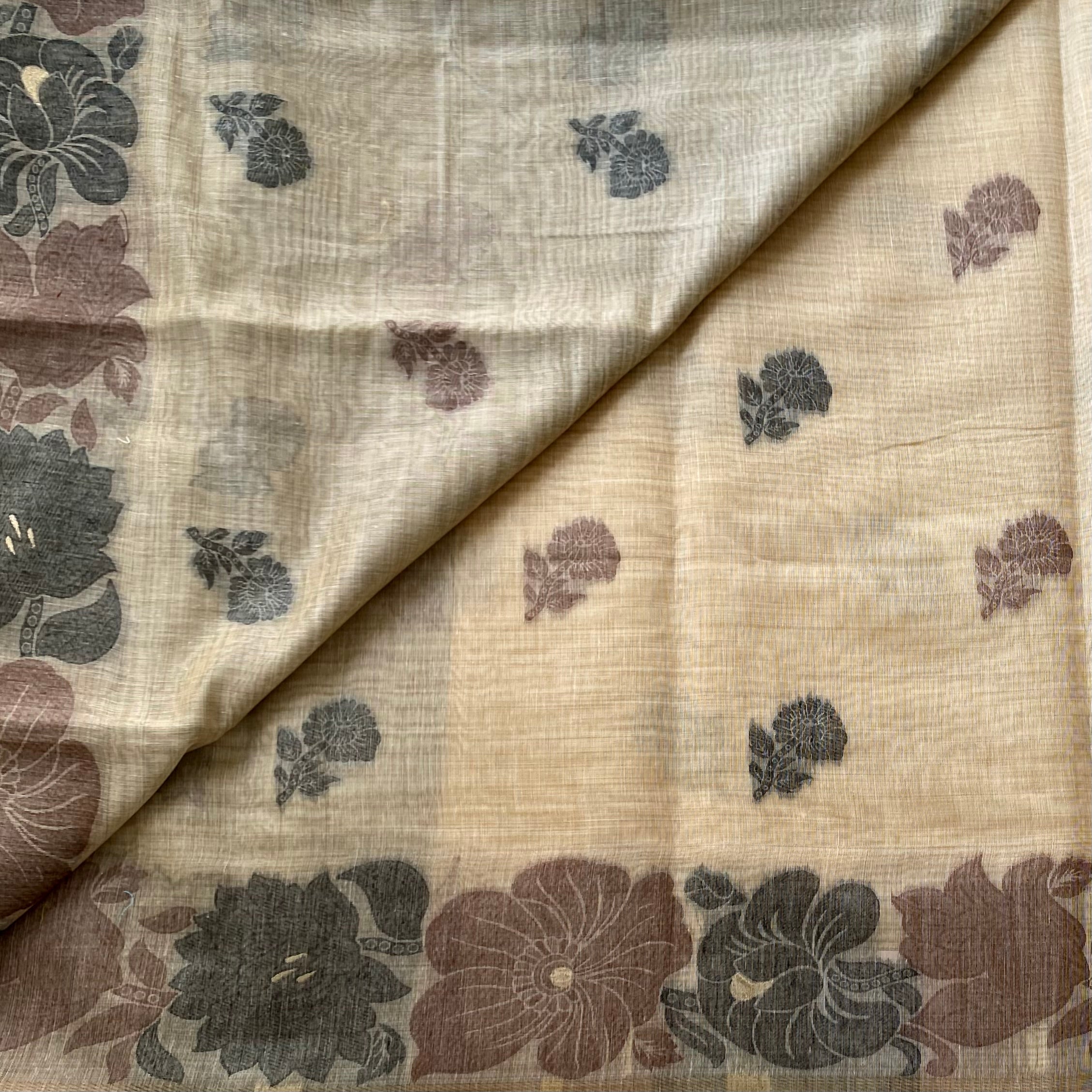 Muted Floral Linen Saree With Tassel Border Elegant Neutral Drapes