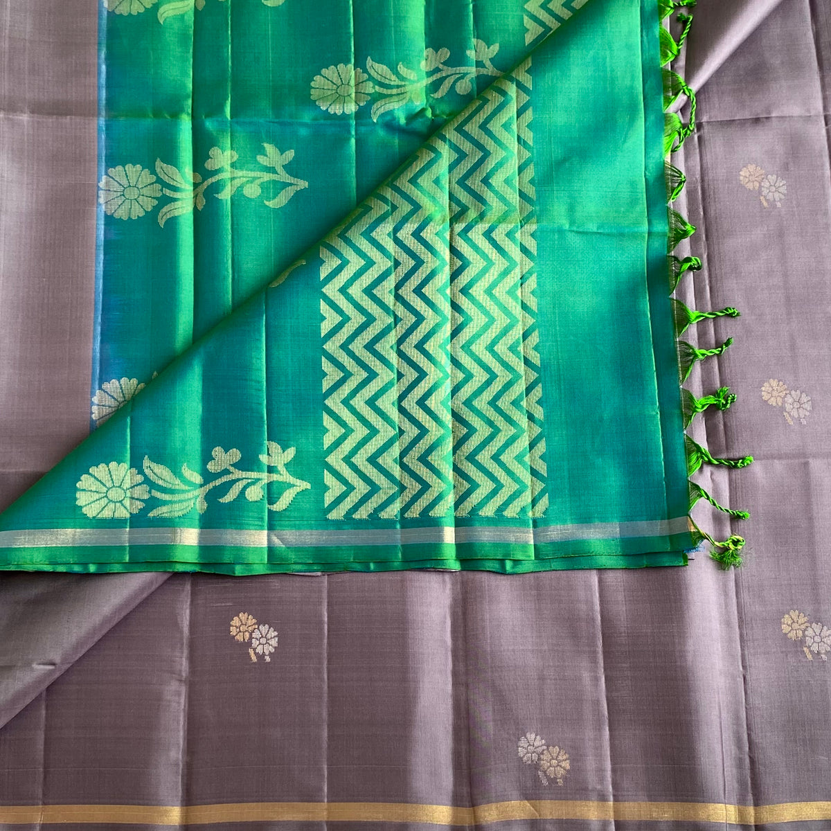 Dusky Mauve Grey Designer Pure Silk Saree With Emerald Green Chevron Pallu