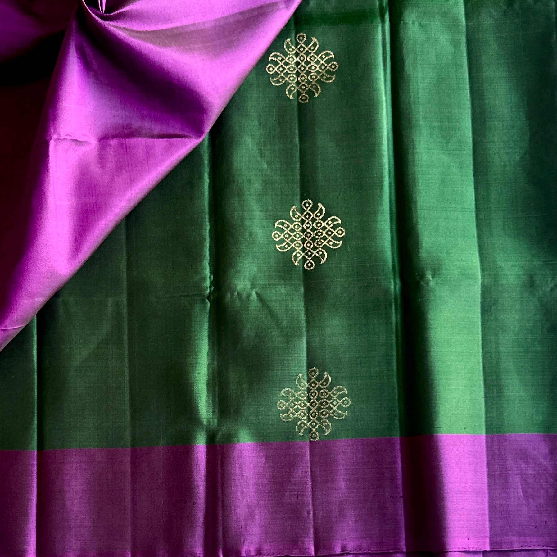 Emerald Green with Purple handwoven designer pure silk with Kollam zari weave