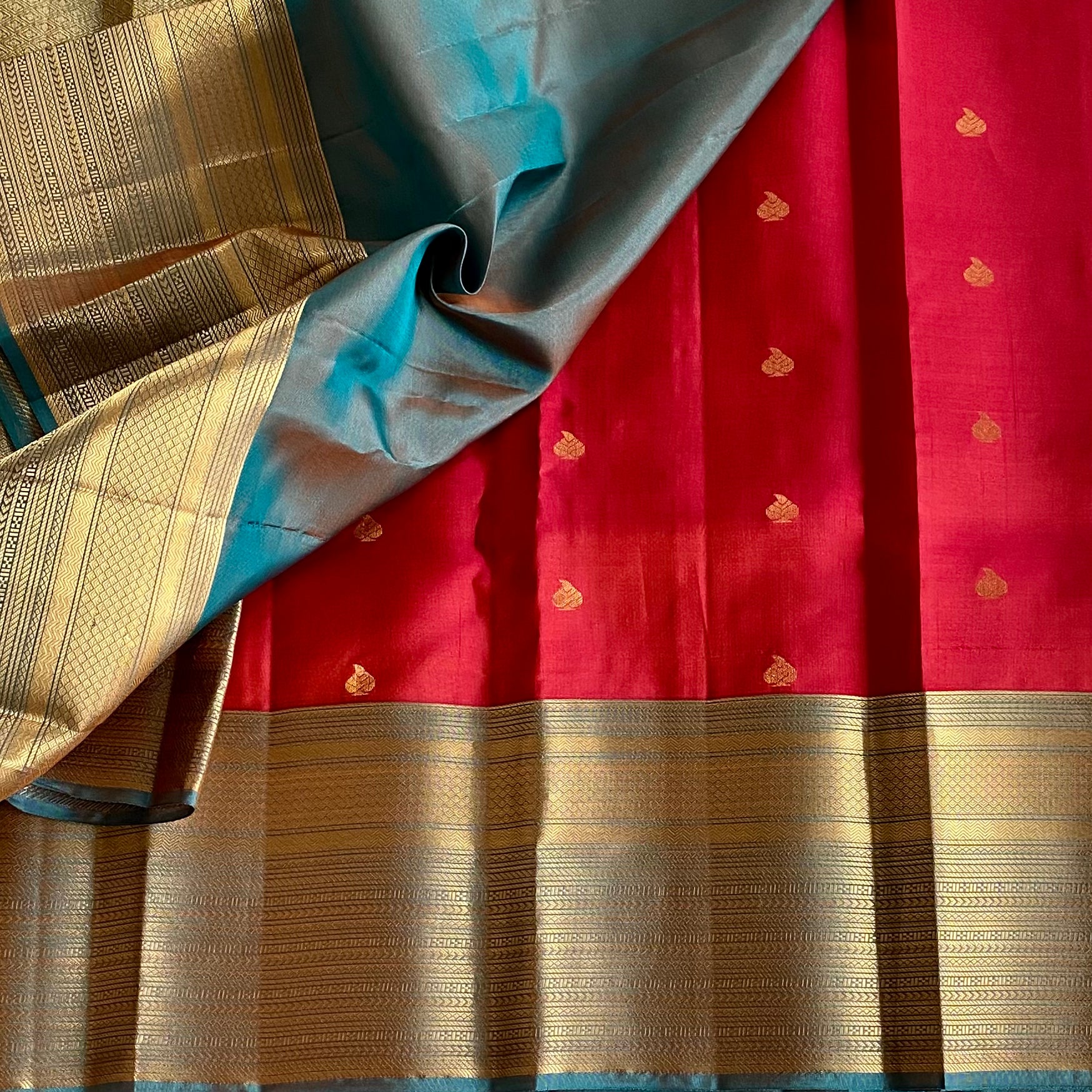 Antique Gold Designer Pure Silk Saree With Crimson Red Pallu