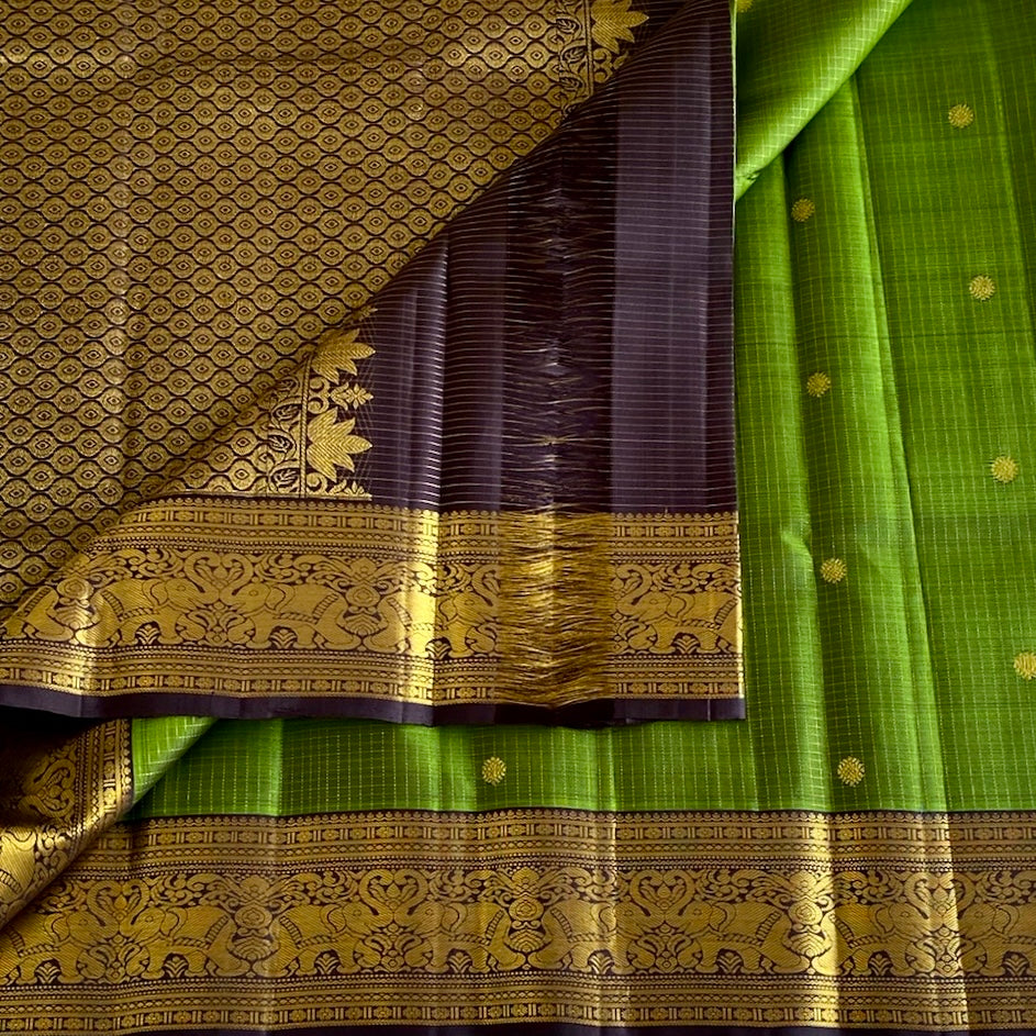 Magical Green Kanjeevaram Pure Zari Silk Saree With Jet Black Pallu