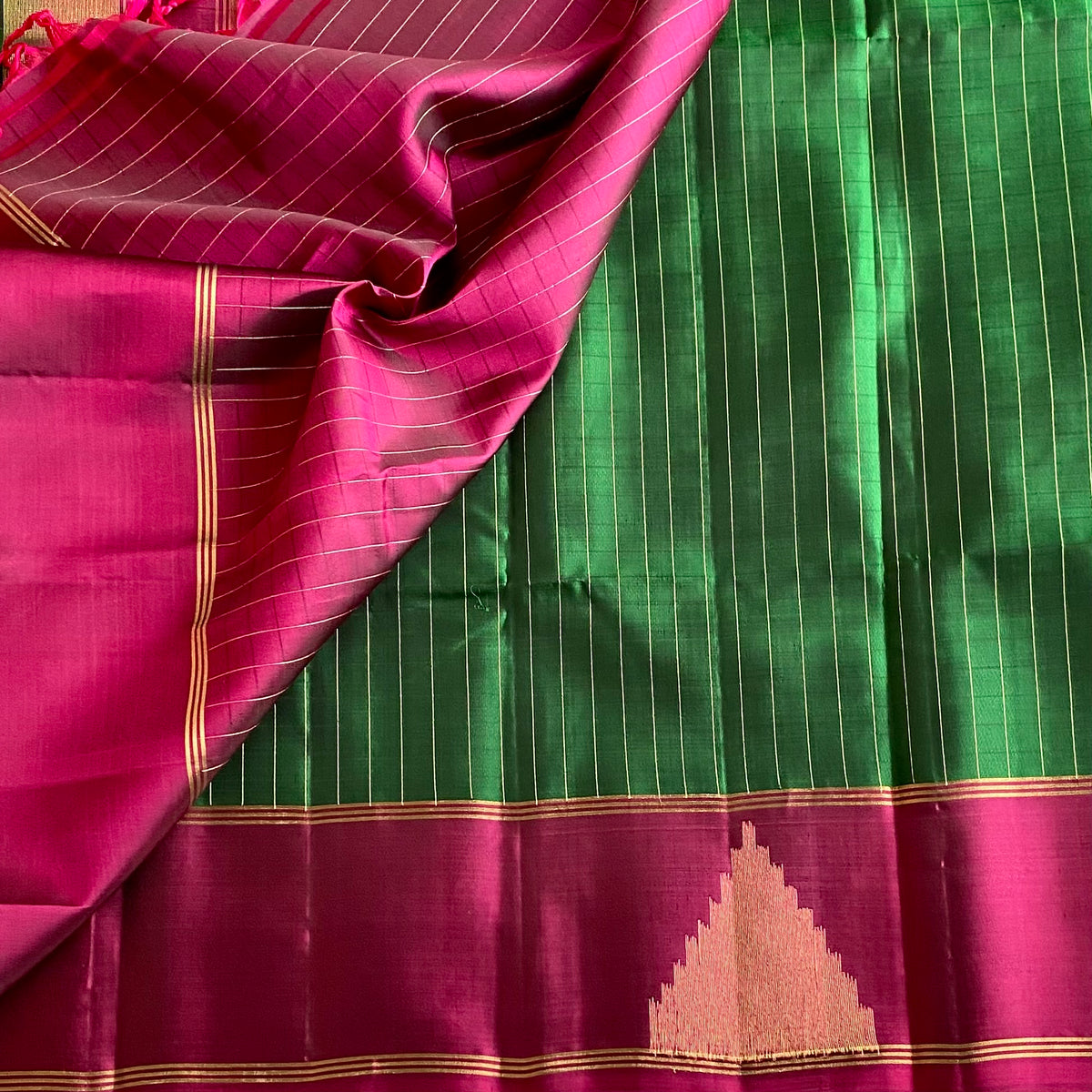Deep Emerald Green And Magenta Designer Pure Silk Saree