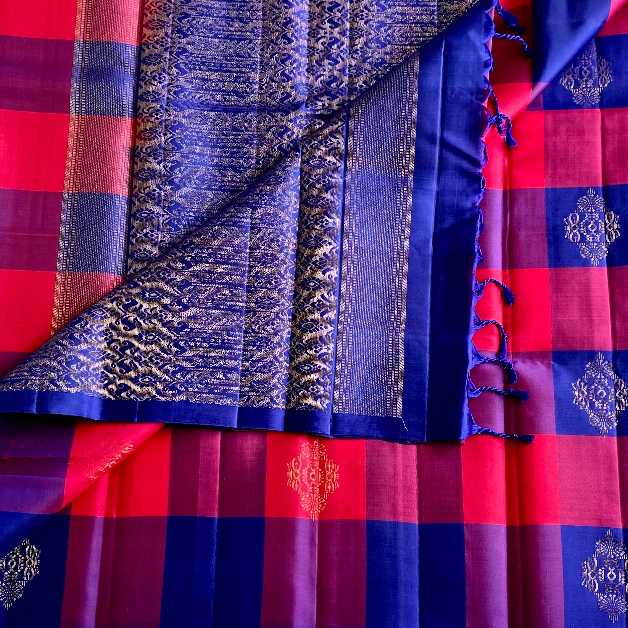 Designer Checkered Pure Silk Saree With Royal Blue Pallu And Blouse