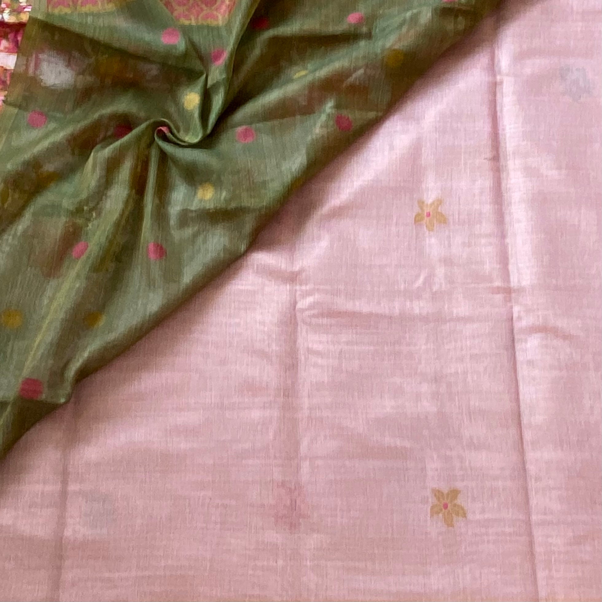 Elegant Lavender Floral Tassel Saree with Gold Thread Work Pallu