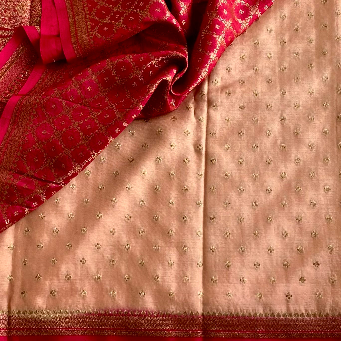 Peach Beige Banarasi Crepe Silk Saree With Fuchsia Pallu And Gold Zari