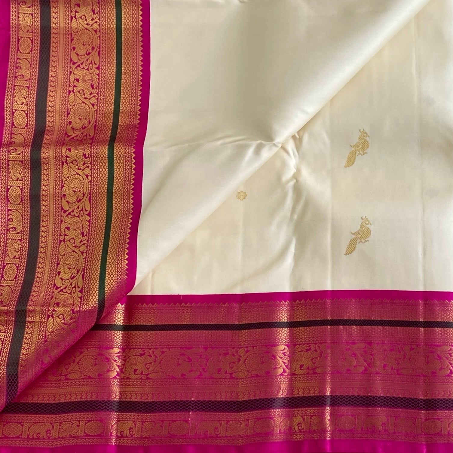 Ivory Pearl White Regal Pure Zari Kanjeevaram With Rani Pink Contrast