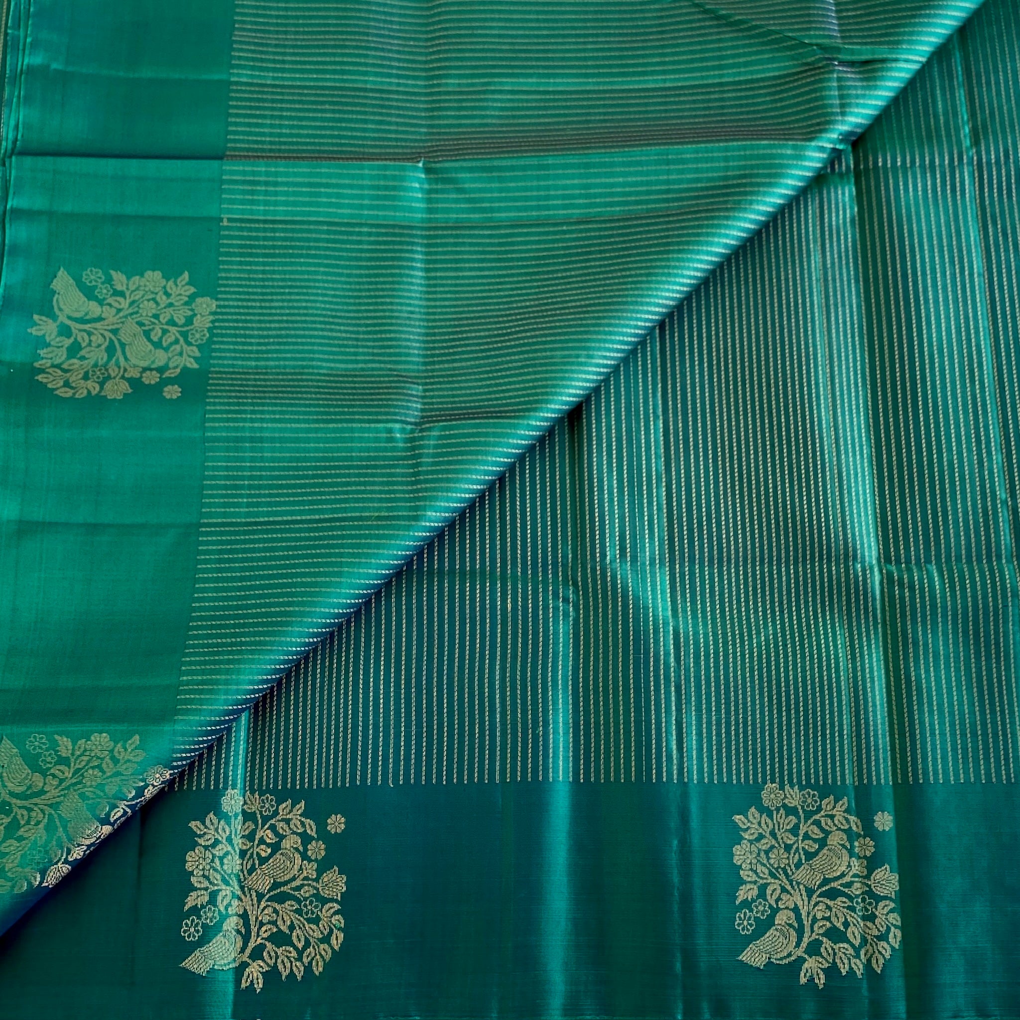 Dual shaded Emerald Green Designer Pure Silk With Intricate Pallu