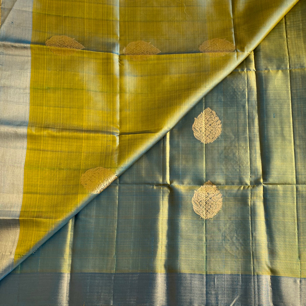 Dual Shaded Pastel Sea Green Designer Pure Silk Saree With Ivory Beige Contrast