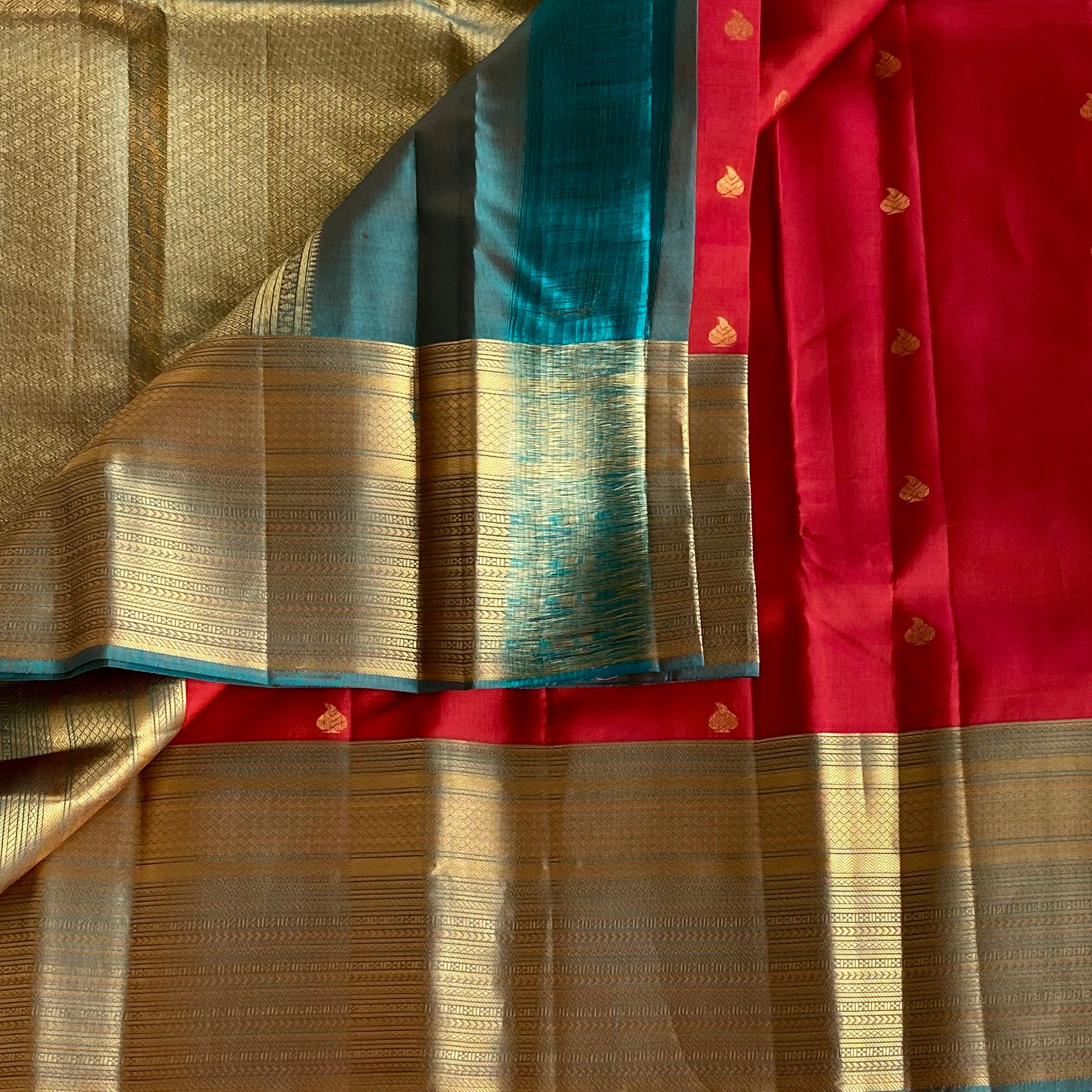 Antique Gold Designer Pure Silk Saree With Crimson Red Pallu